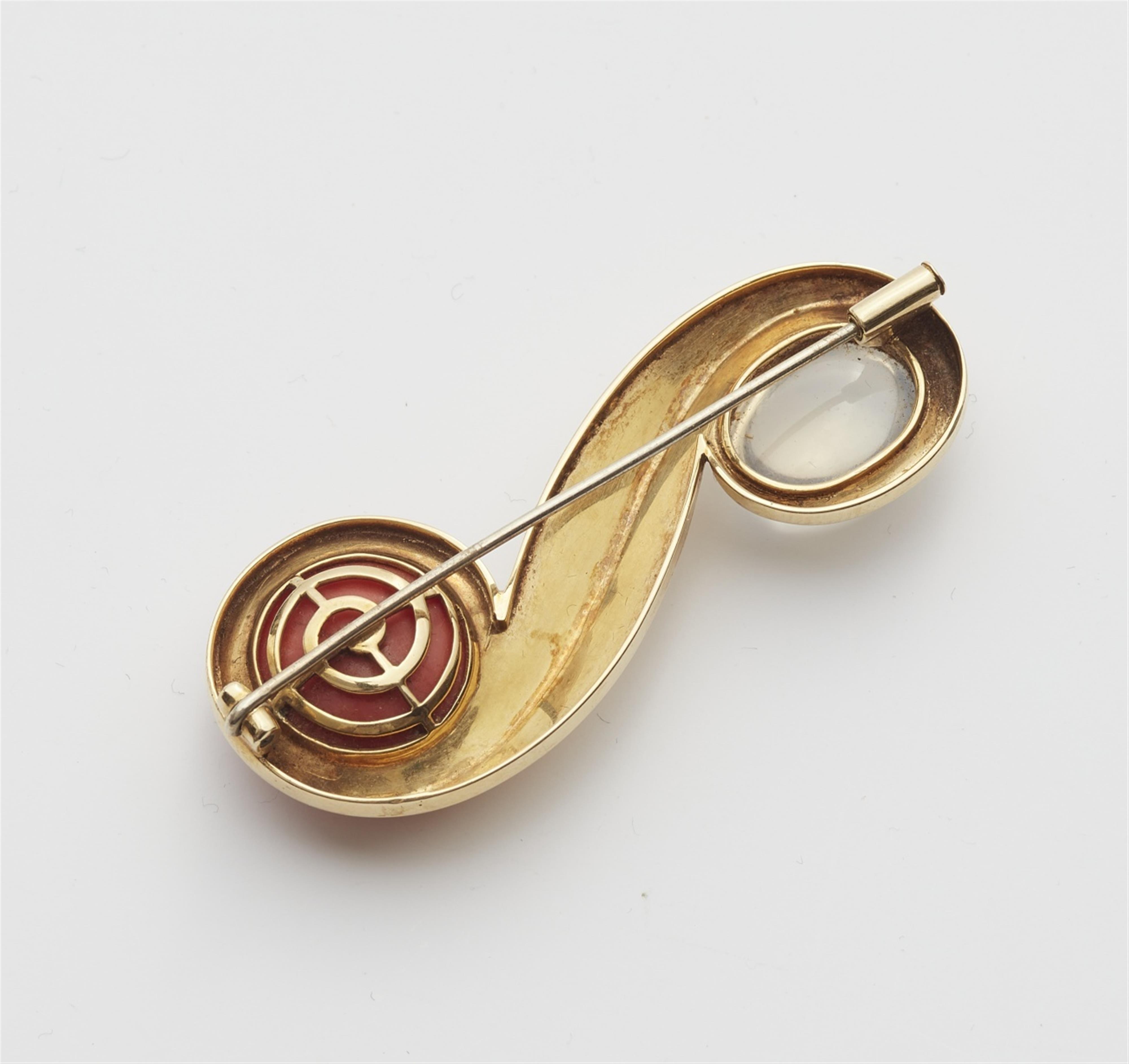 A 14k gold gemstone brooch - image-2