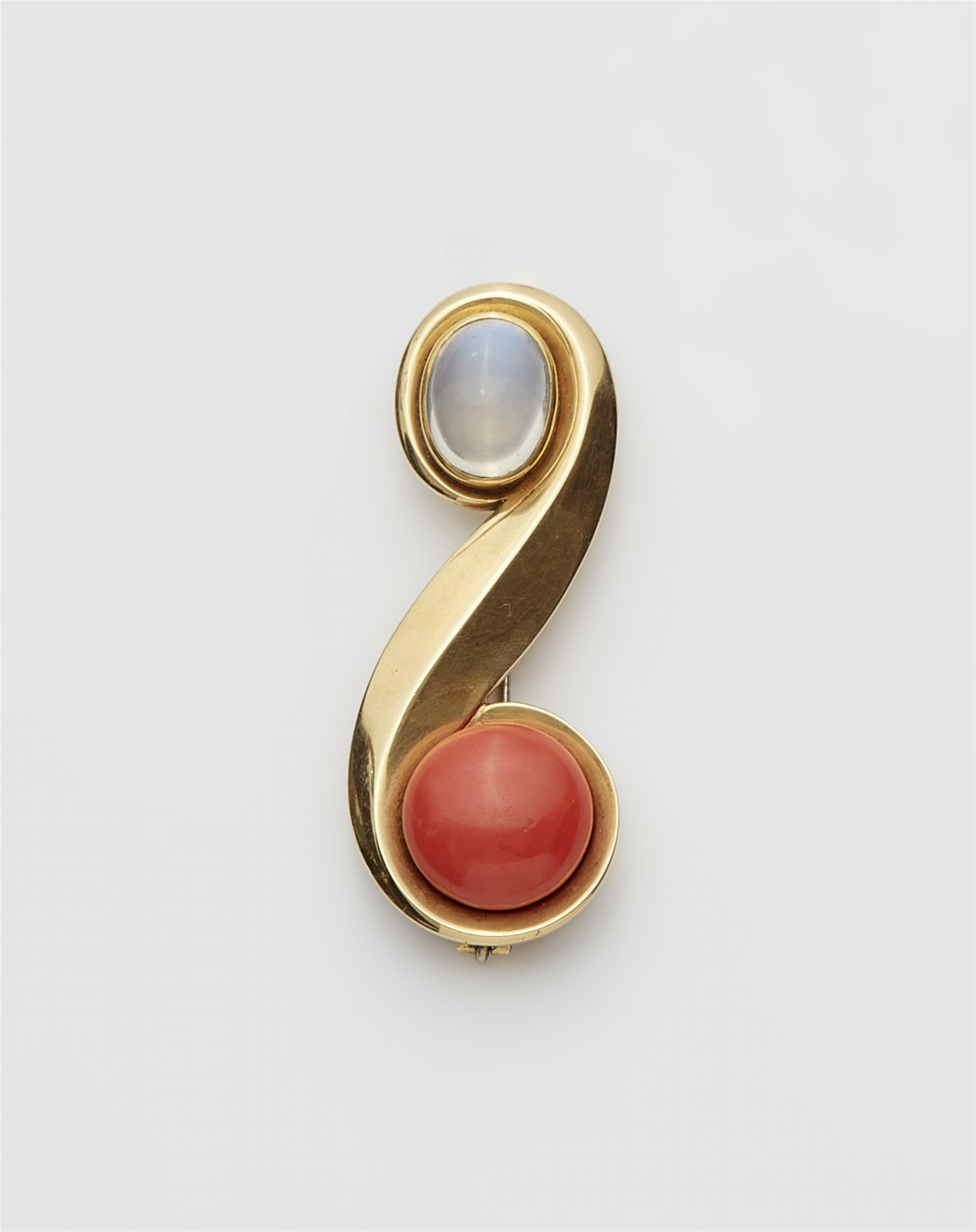 A 14k gold gemstone brooch - image-1