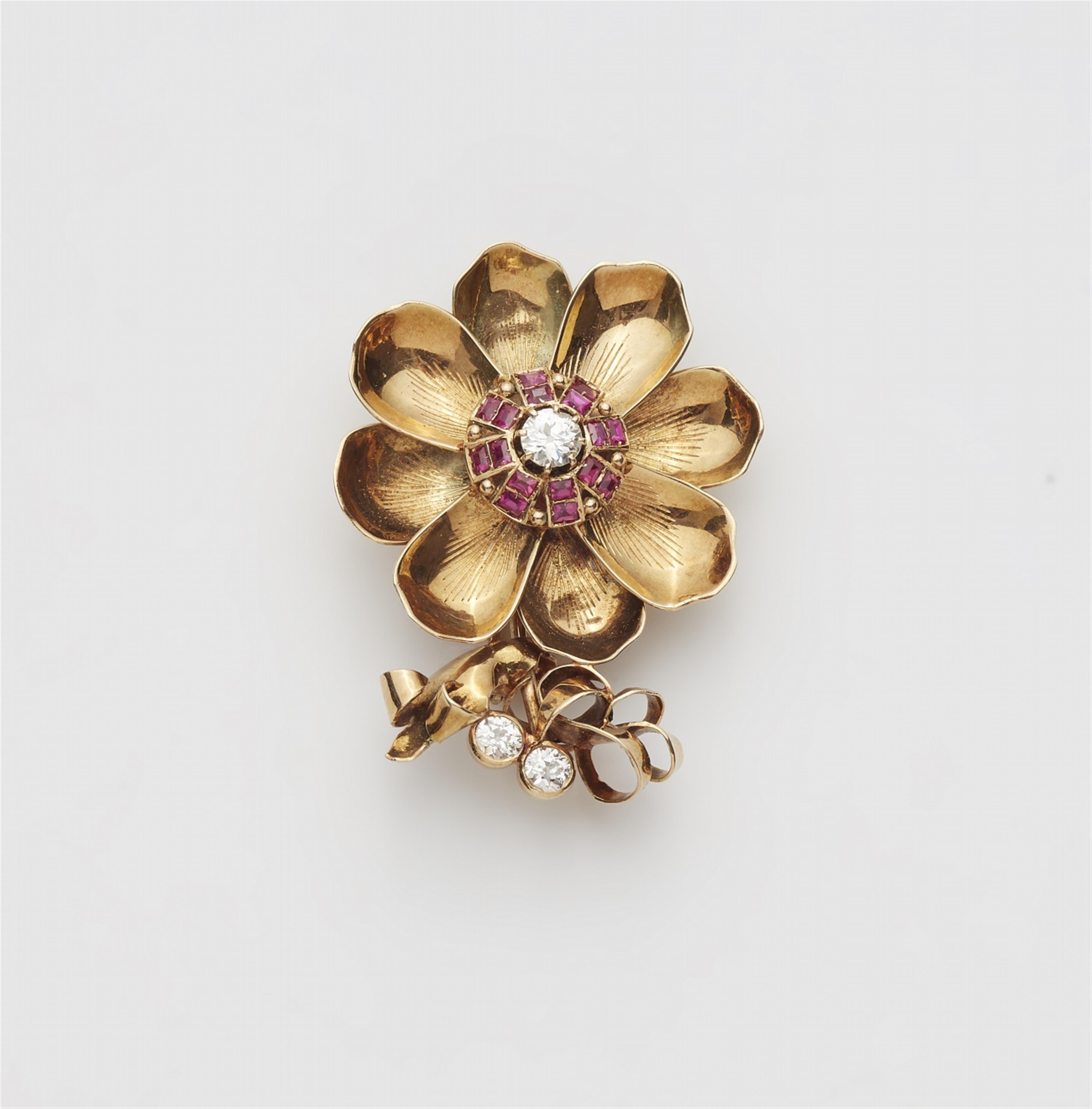 A 14k rose gold retro style clip brooch - image-1