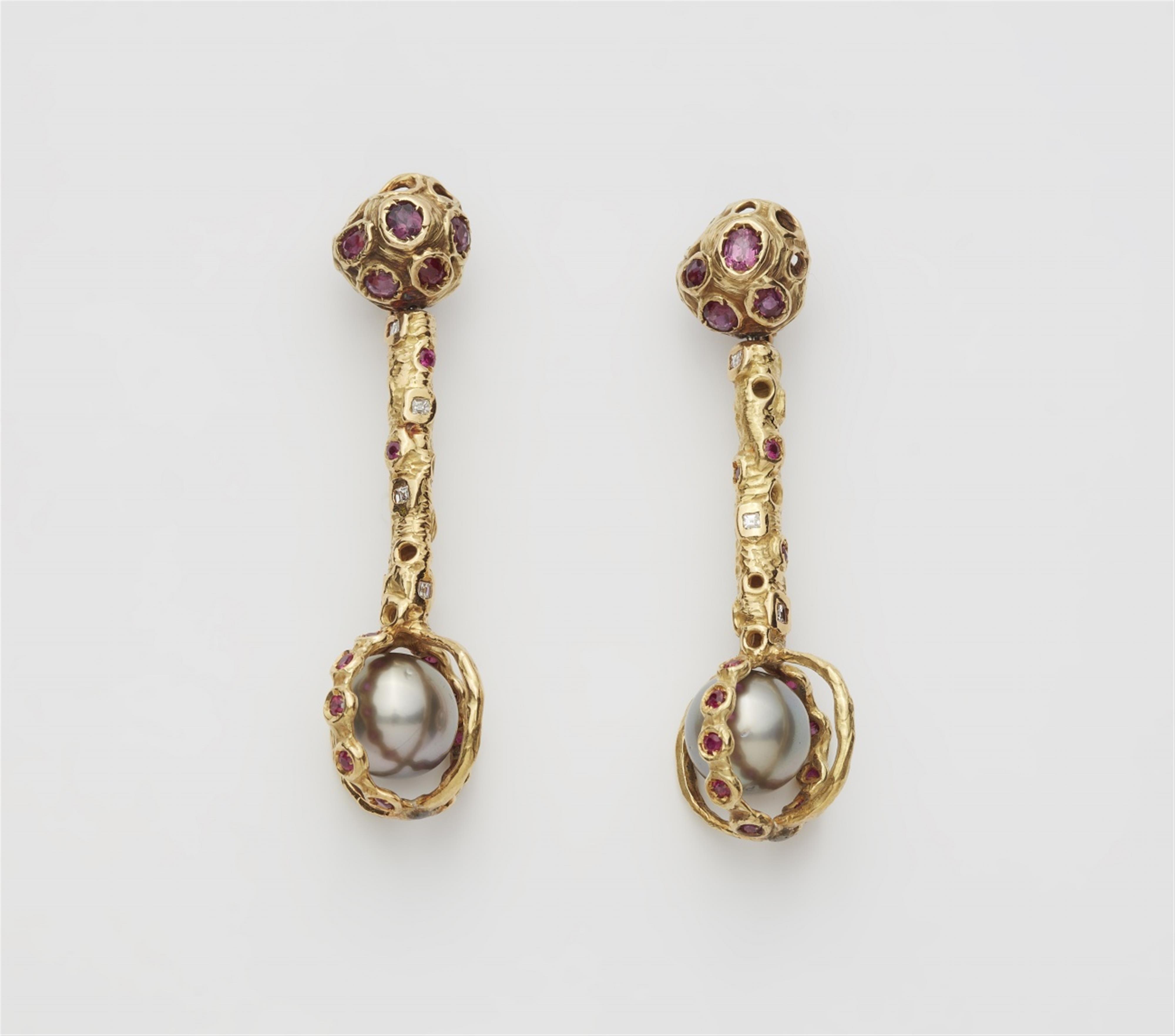 A pair of 18k gold Tahiti pearl drop earrings - image-1