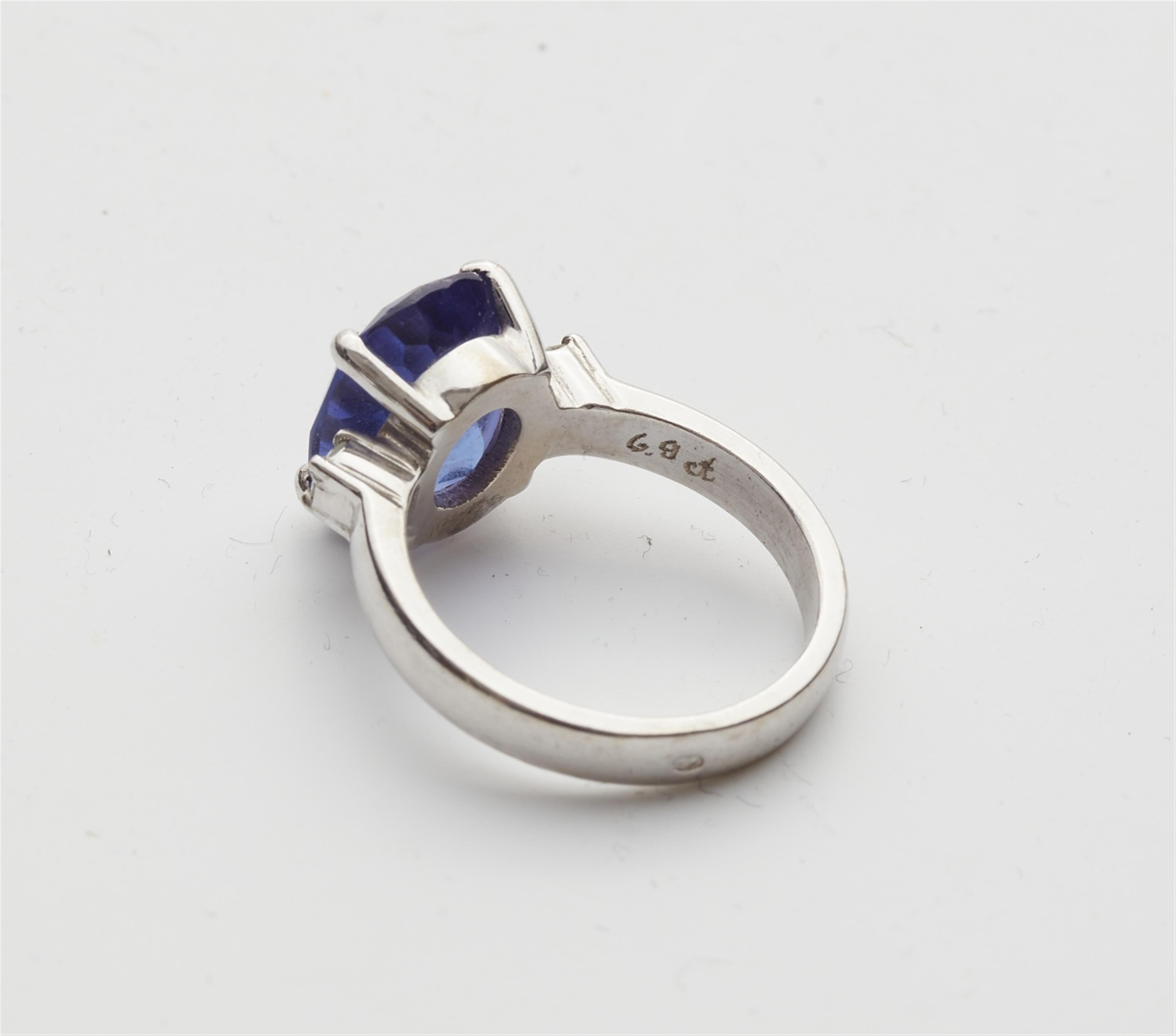 Tansanit-Ring mit Diamanten - image-3