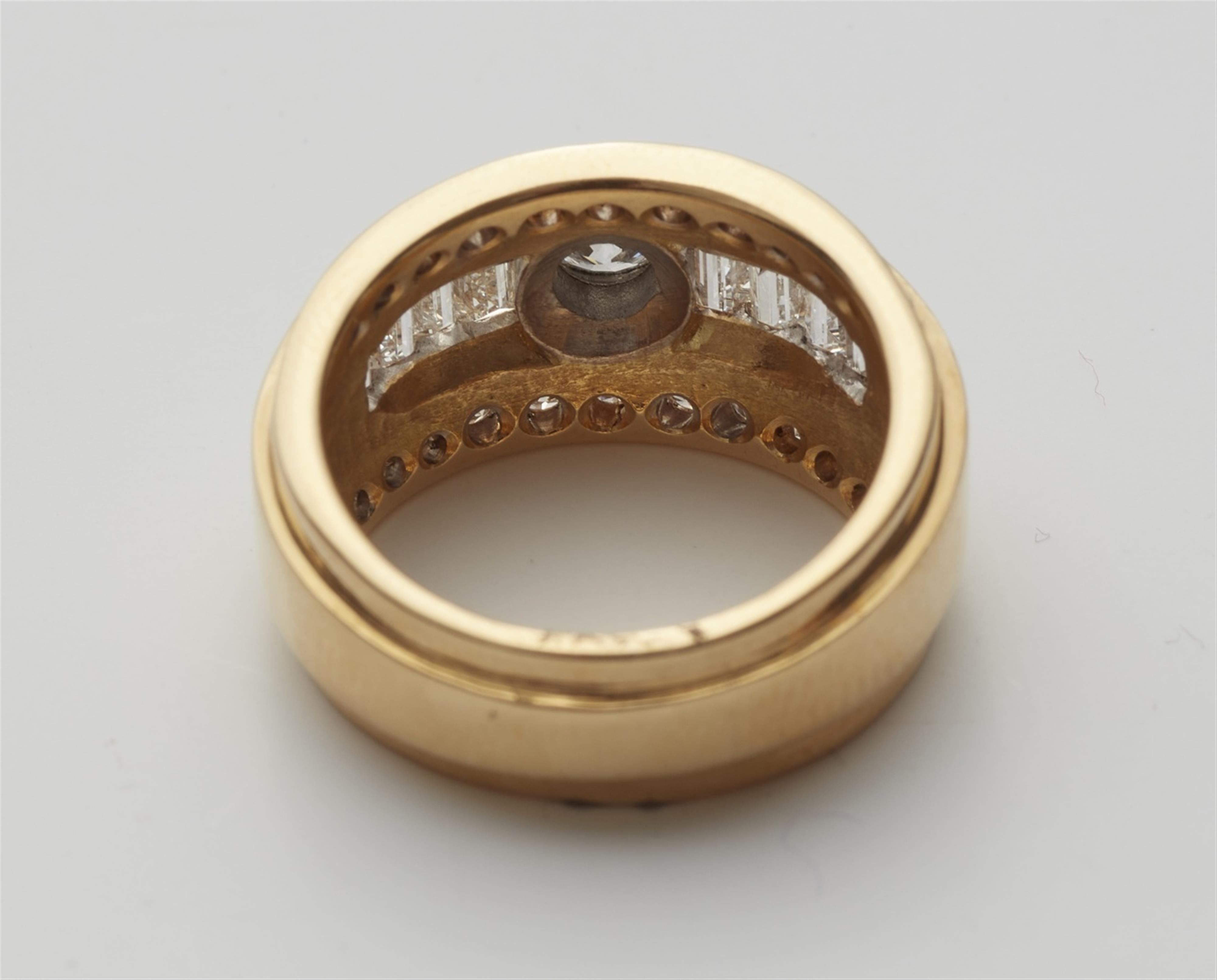 An 18k gold diamond ring - image-3