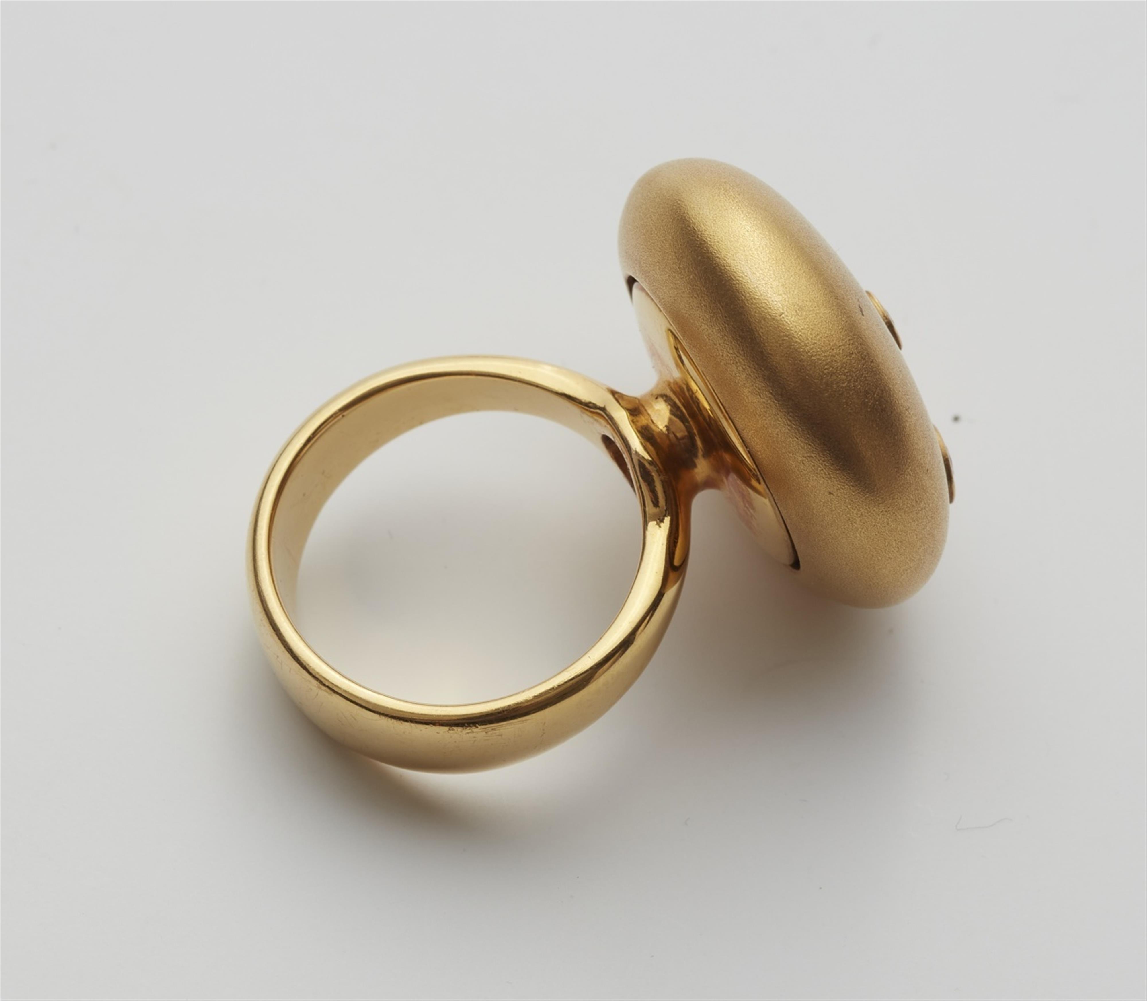 An 18k gold kinetic diamond ring - image-3