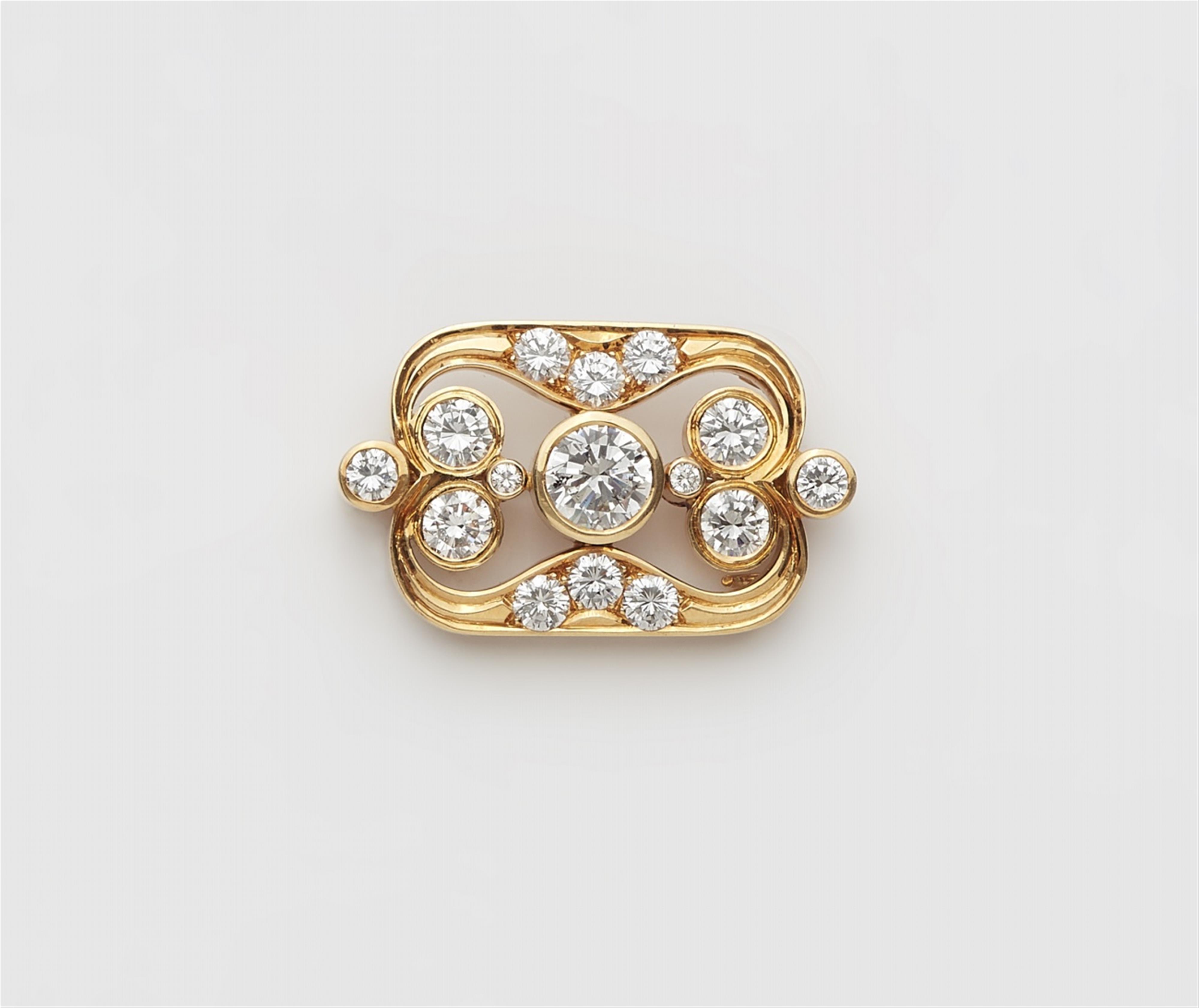 A small 18k gold diamond brooch - image-2