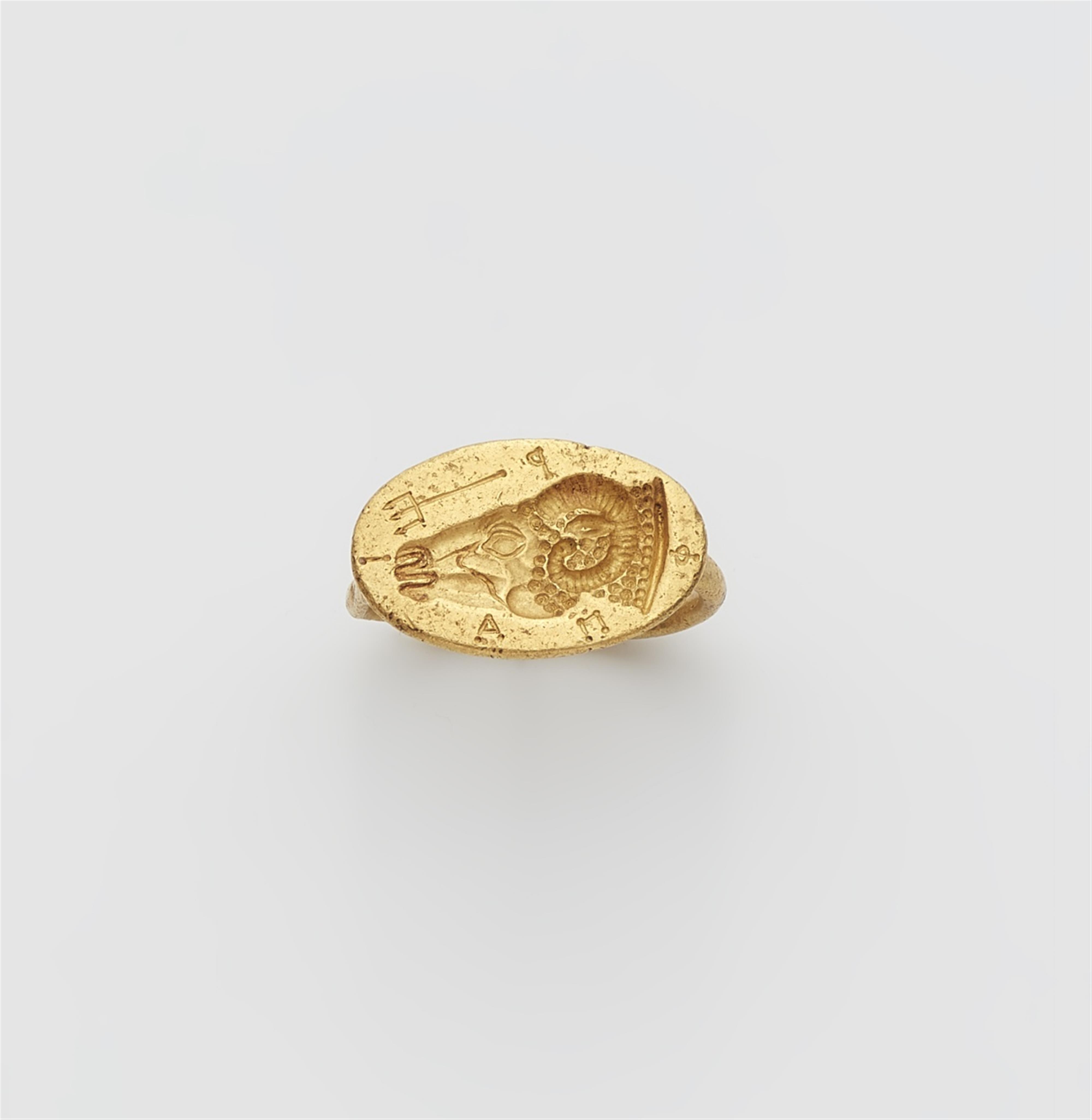 A 22k gold seal ring after a Hellenistic model - image-2