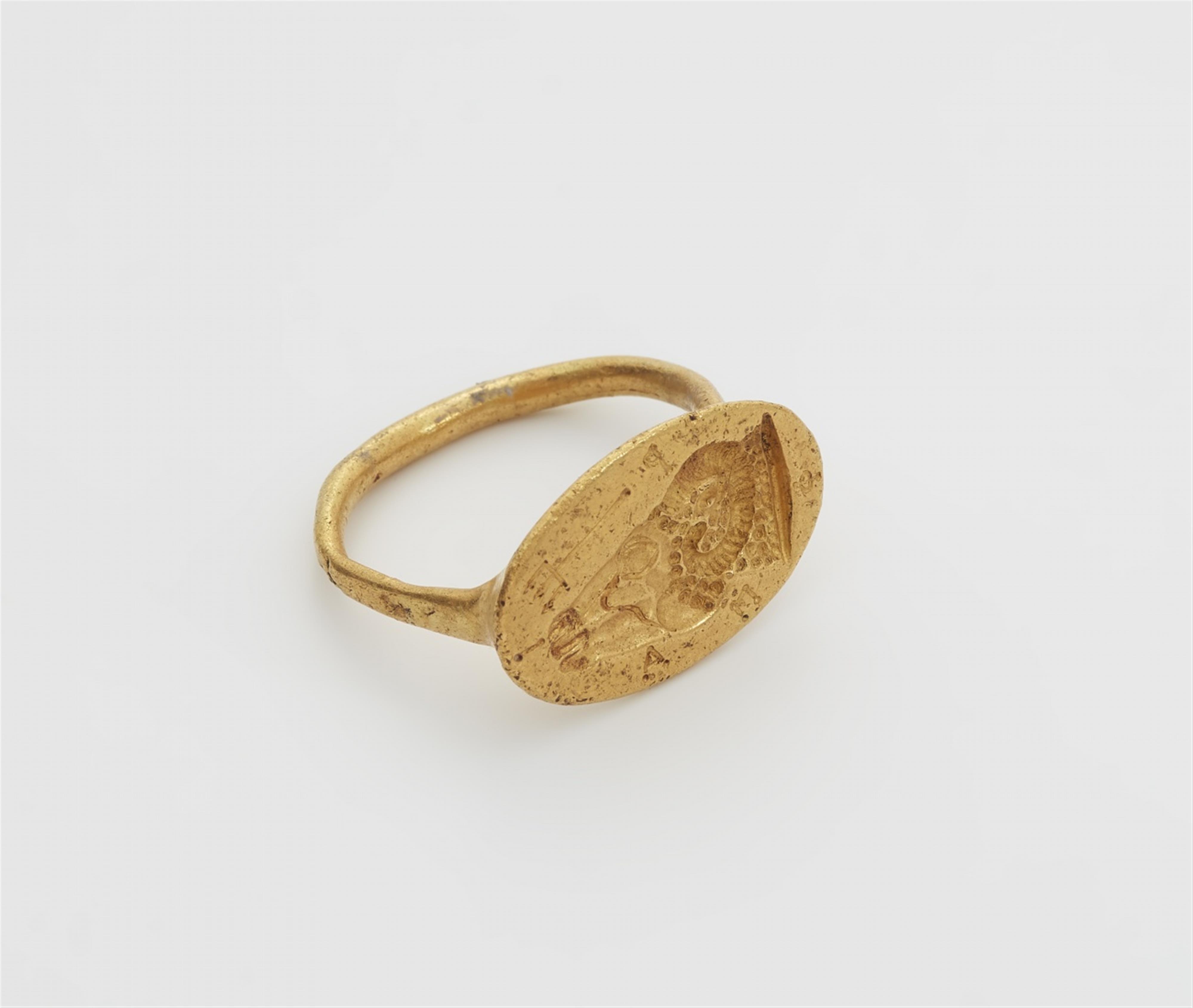 A 22k gold seal ring after a Hellenistic model - image-1