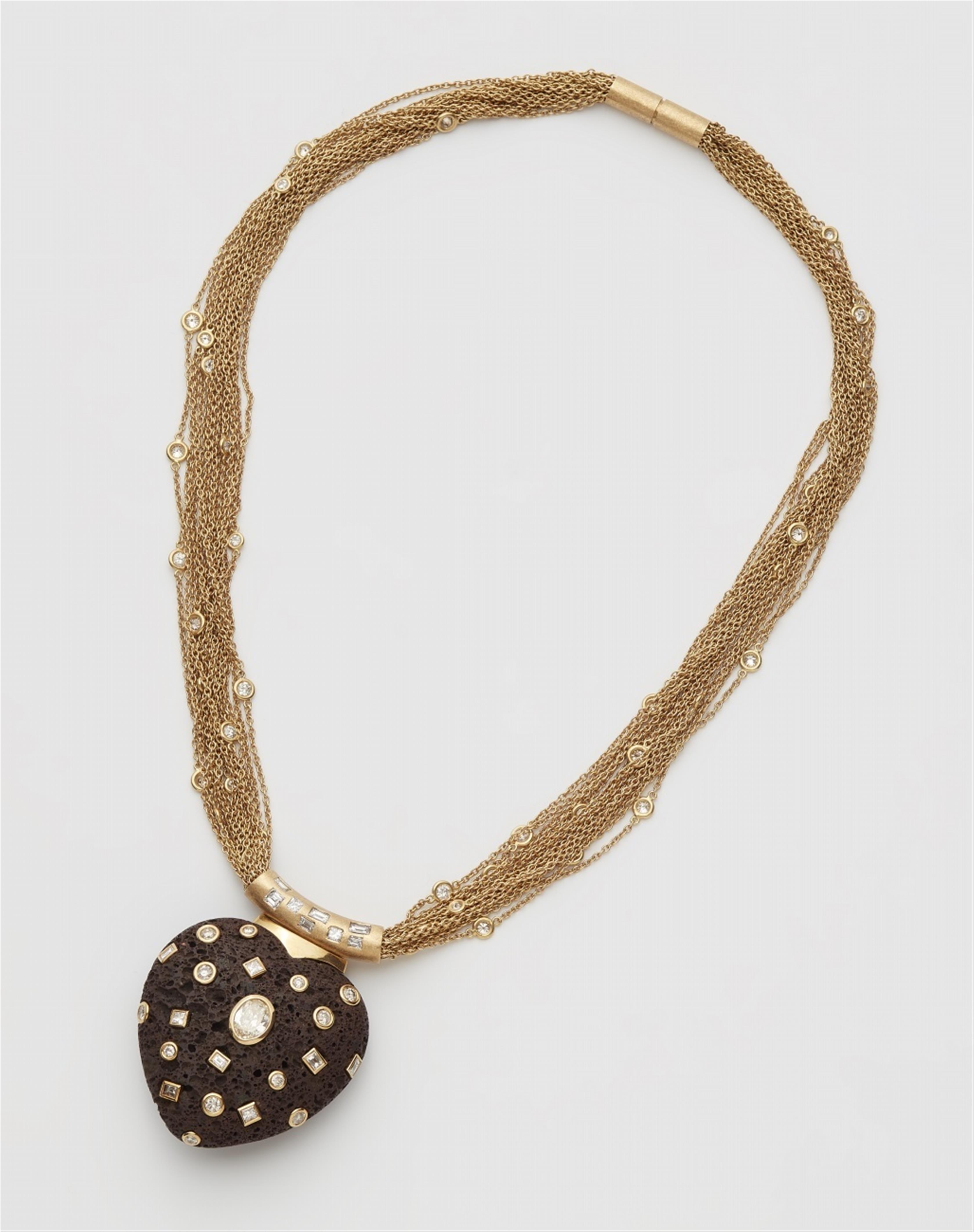 An 18k gold diamond heart necklace - image-1