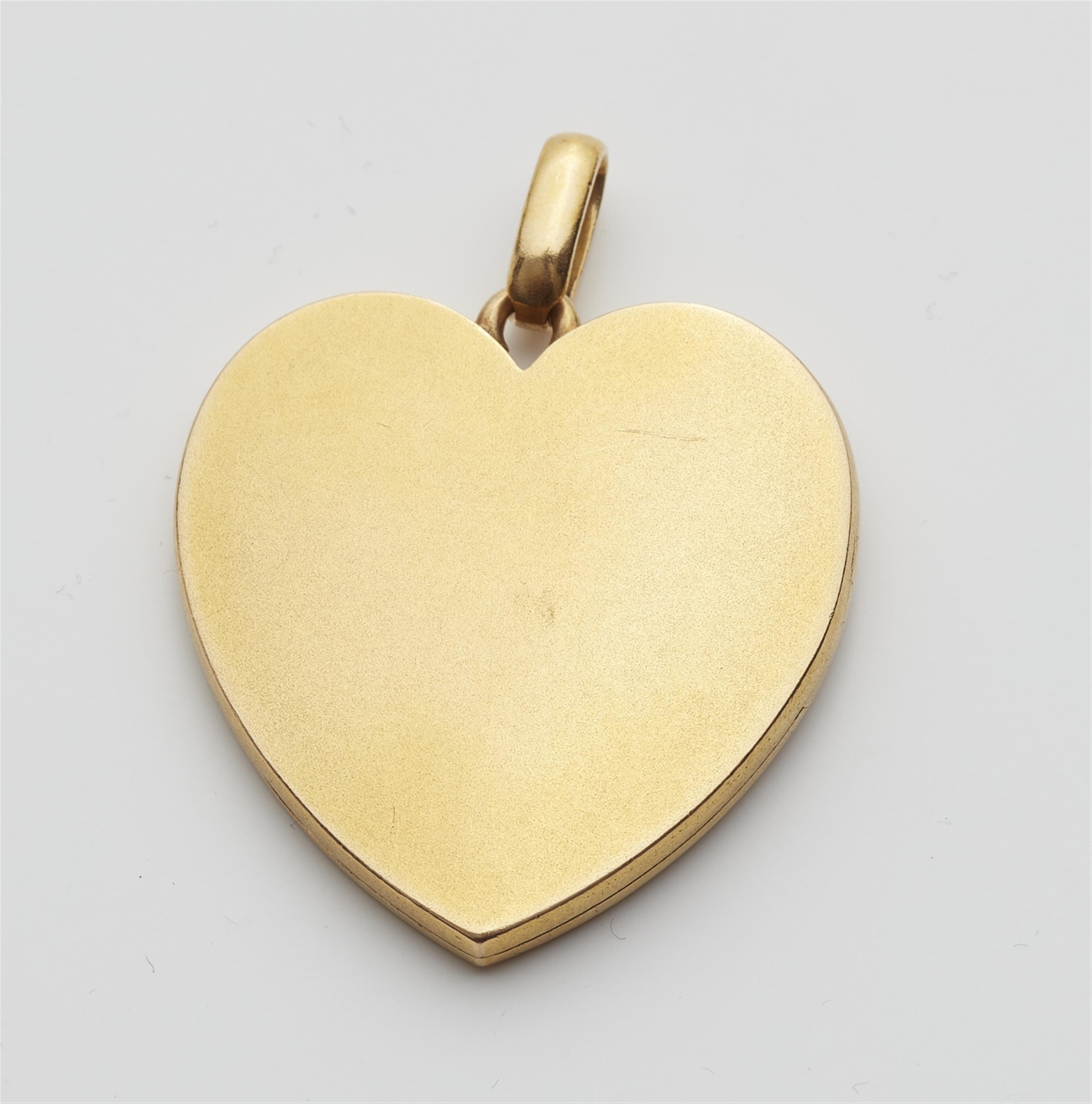 An 18k gold heart medallion - image-2