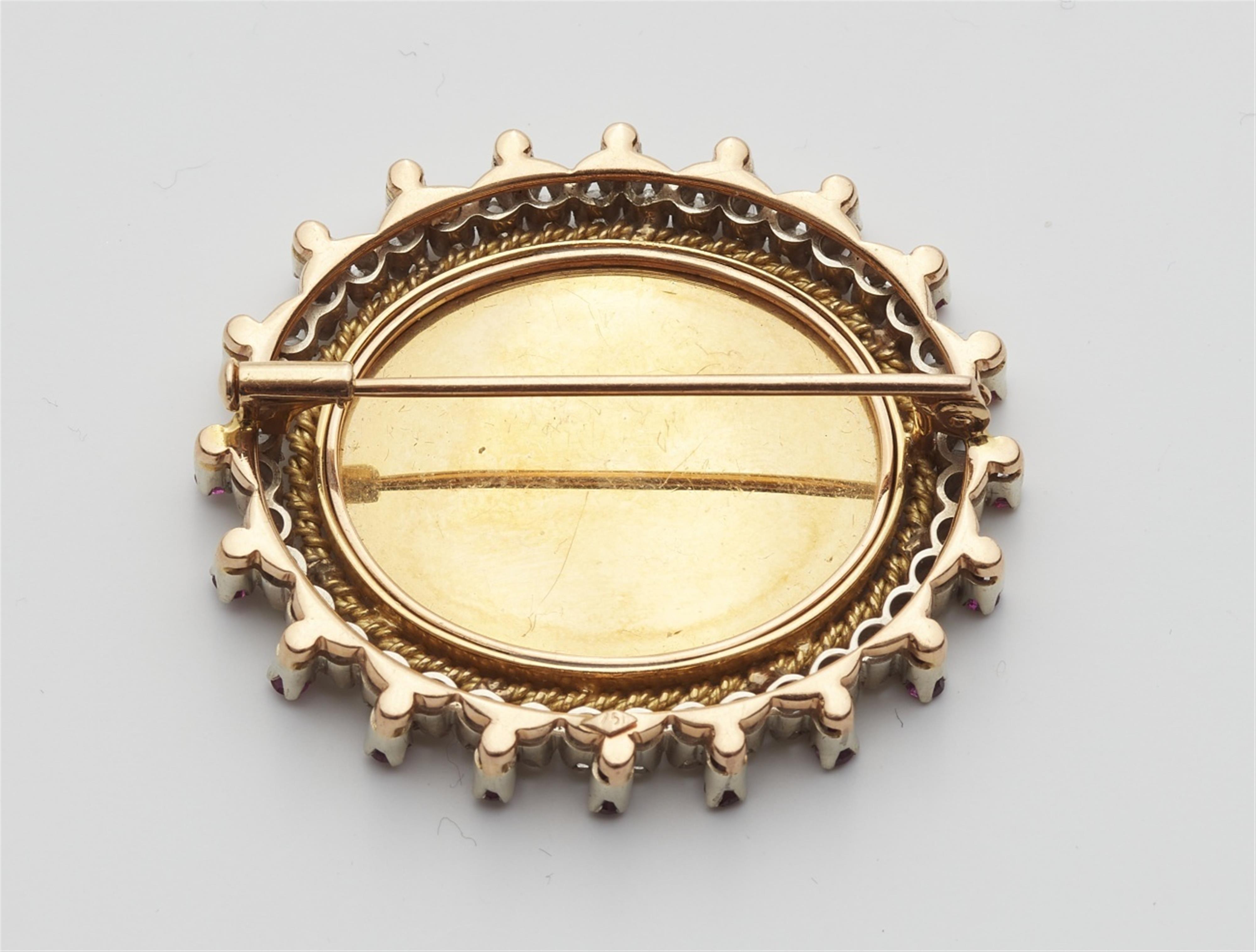 An 18k gold brooch with an enamel miniature - image-2