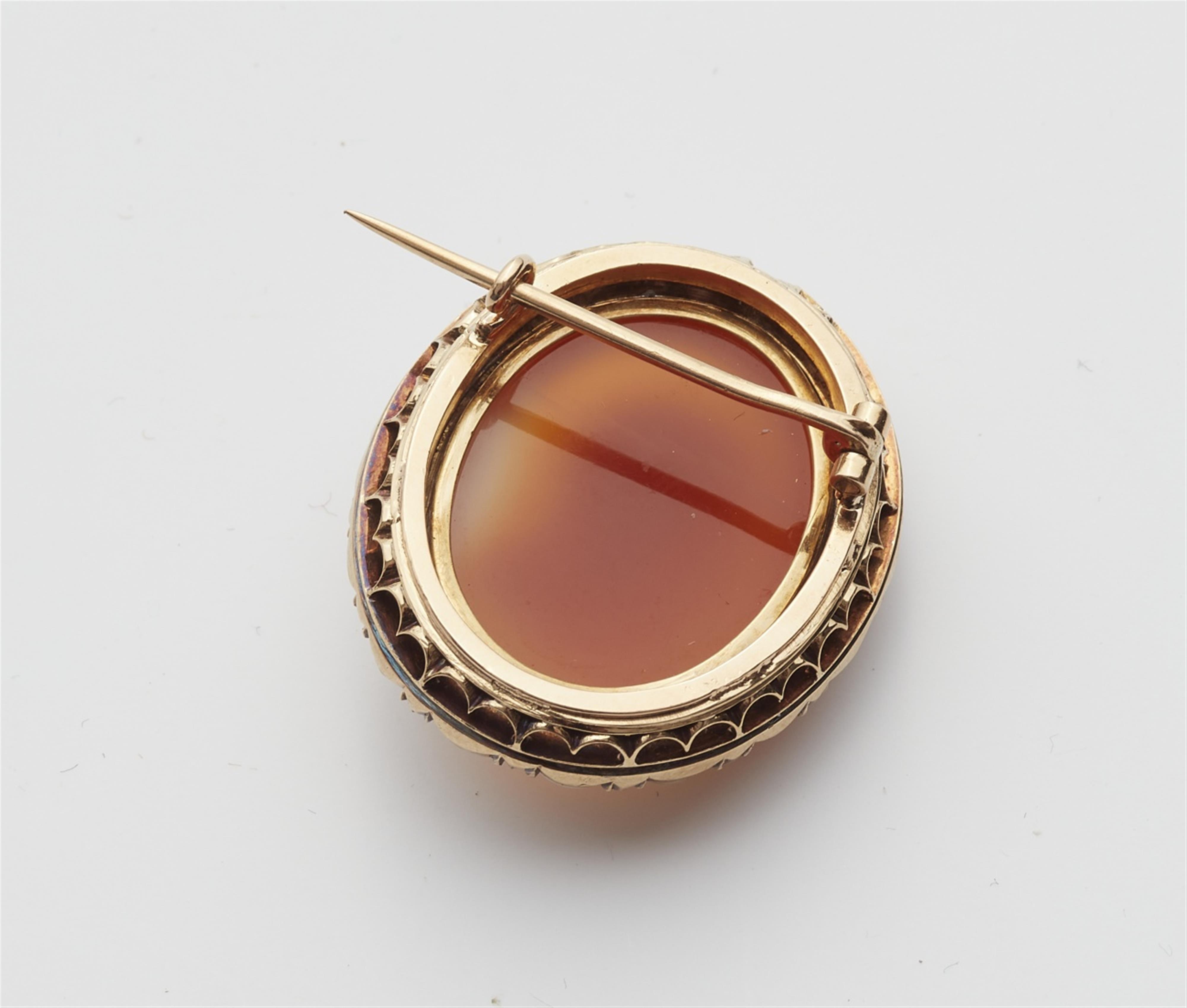 An 18k gold agate cameo and pearl brooch - image-2