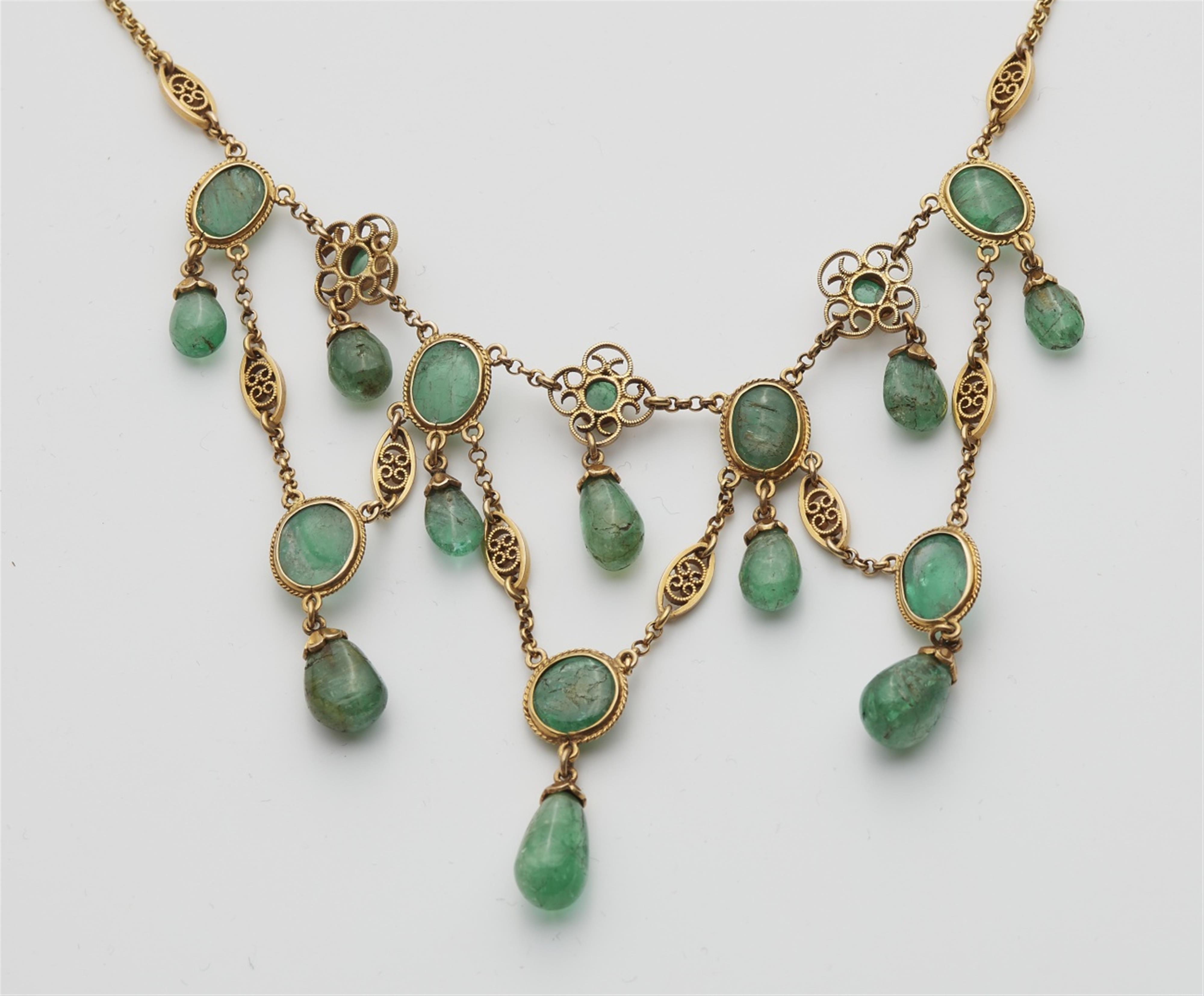 An 18k gold emerald necklace - image-2