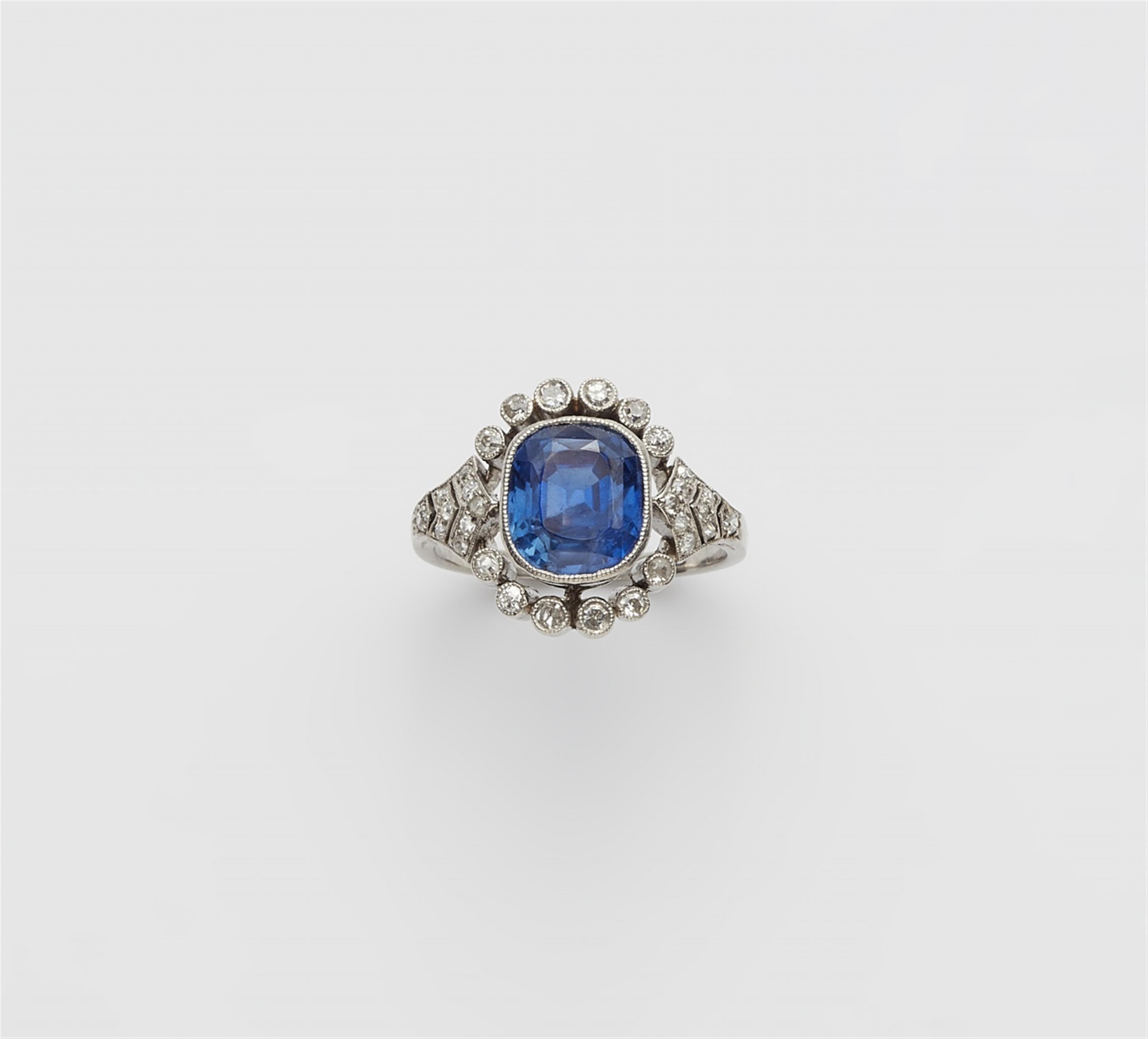 A Belle Epoque platinum sapphire ring - image-1