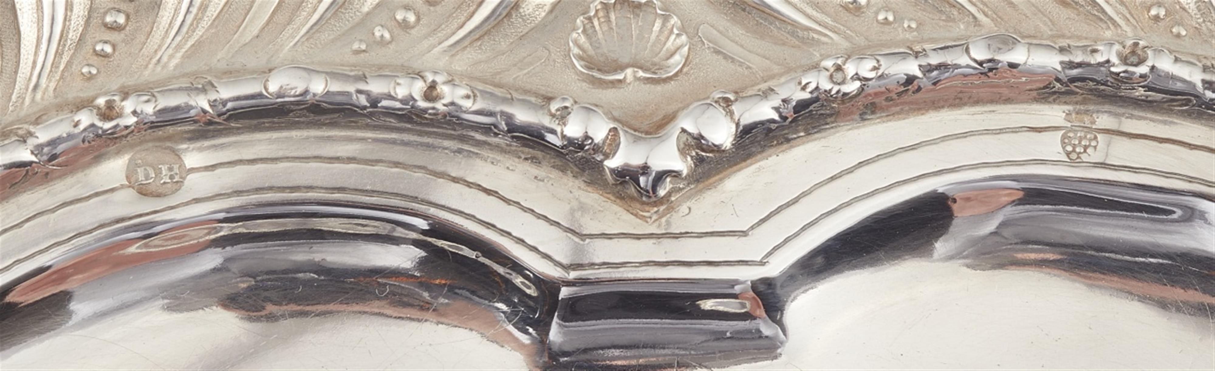 An Augsburg silver platter - image-2