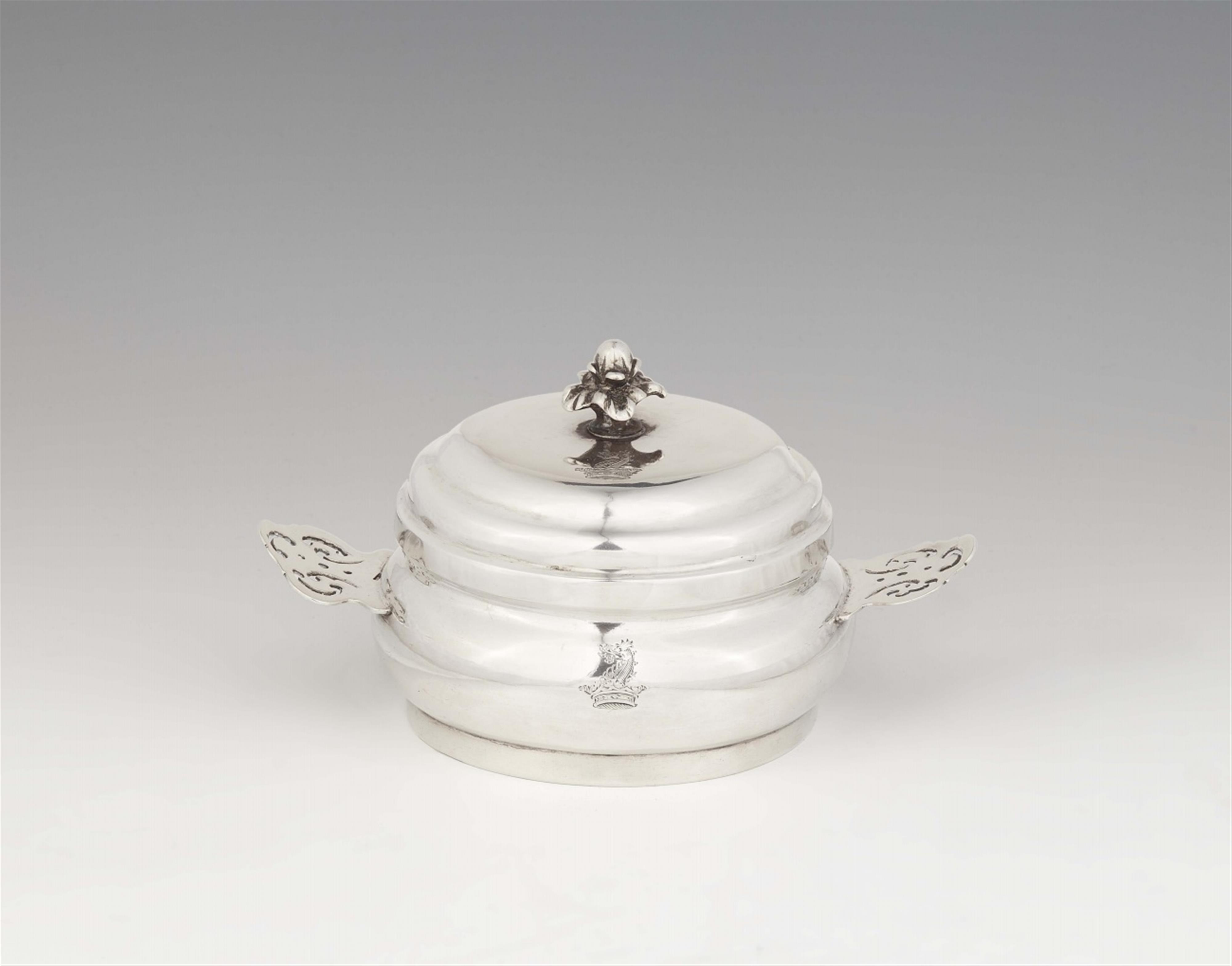 A small Augsburg silver dish - image-1