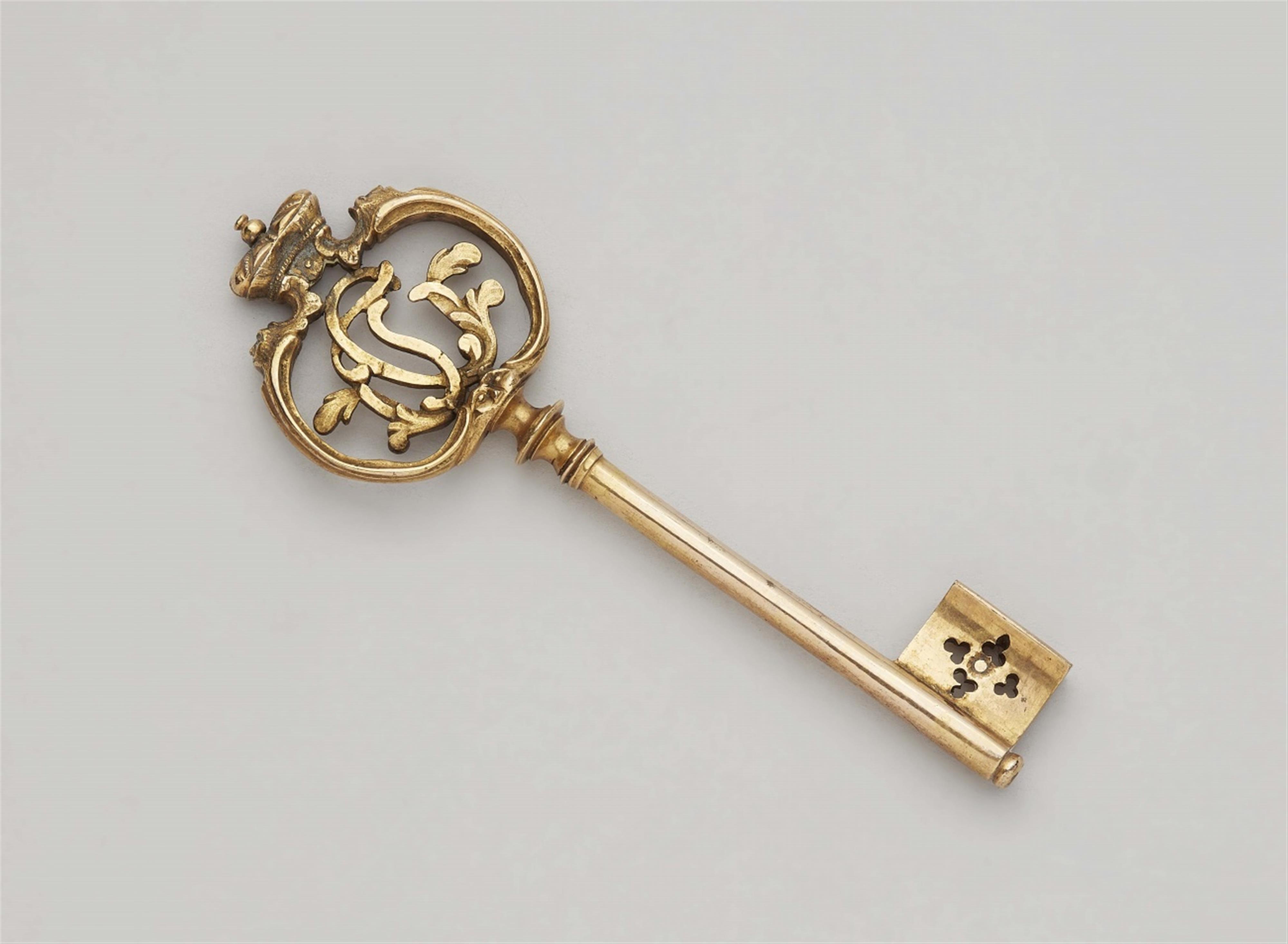 A Bavarian-Palatinate gilt bronze chamberlain's key - image-1