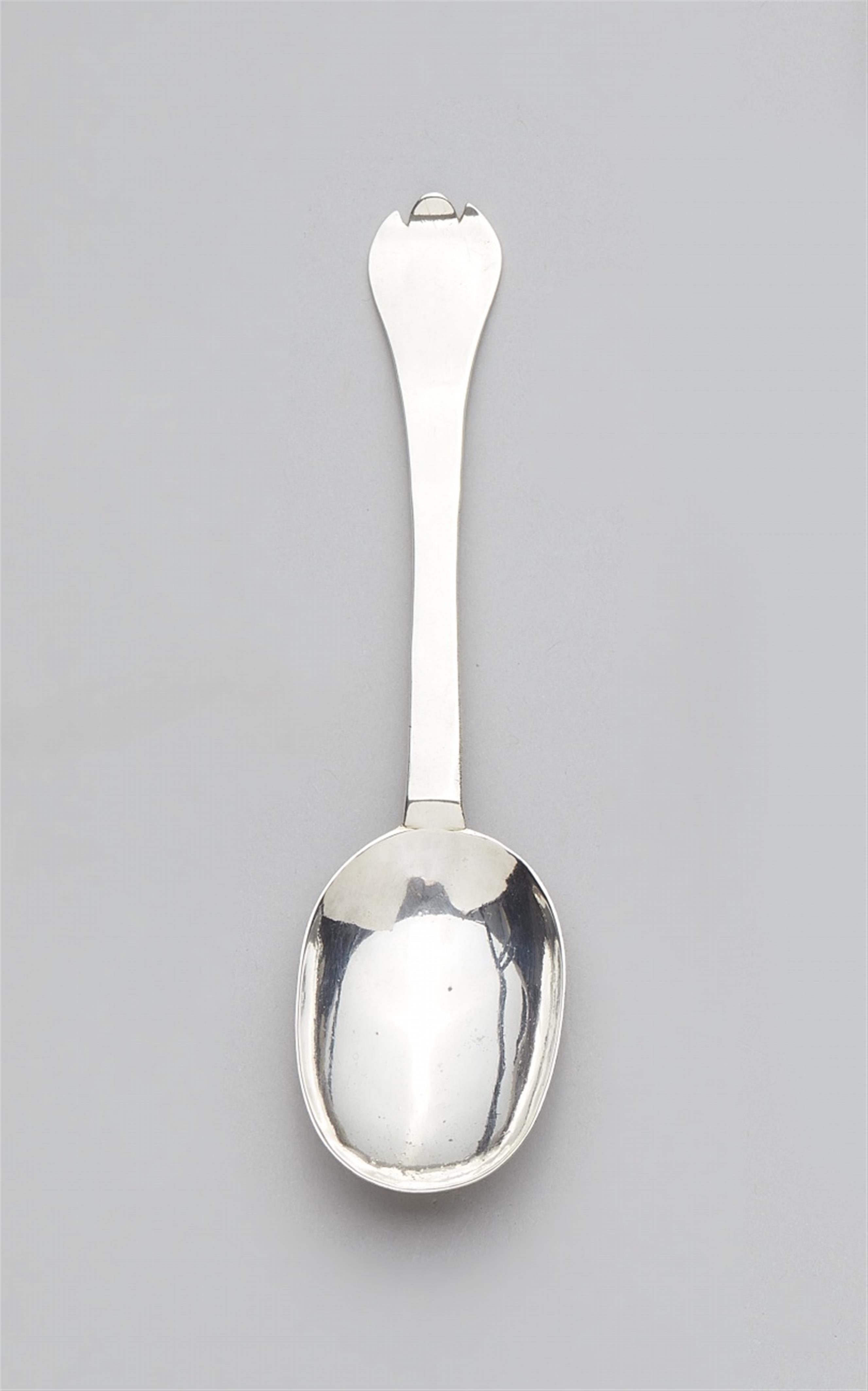 A Queen Anne silver spoon - image-1