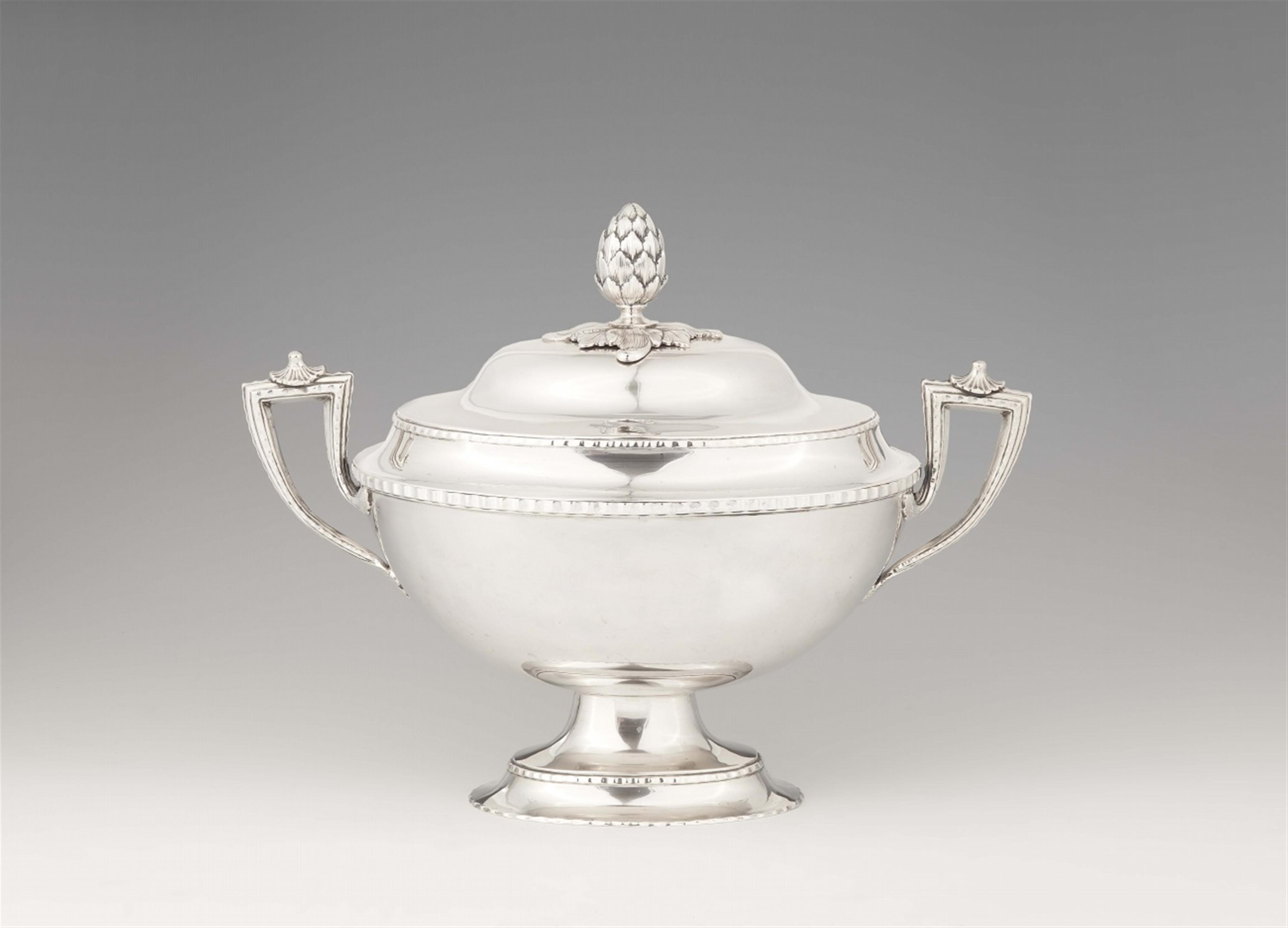 A large Breslau silver tureen - image-1