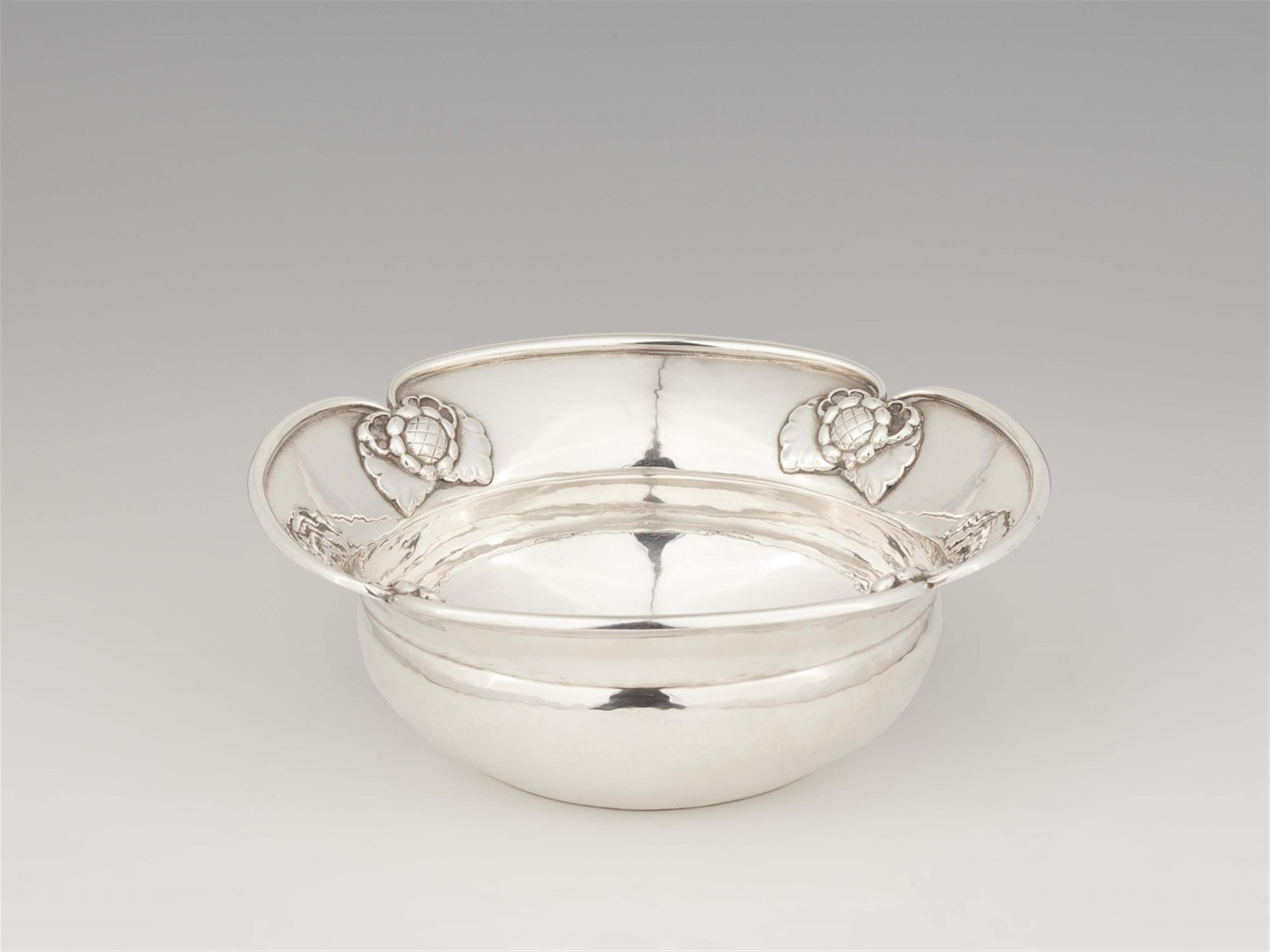 A Jugendstil Copenhagen silver dish by Georg Jensen, model no. 25 - image-1