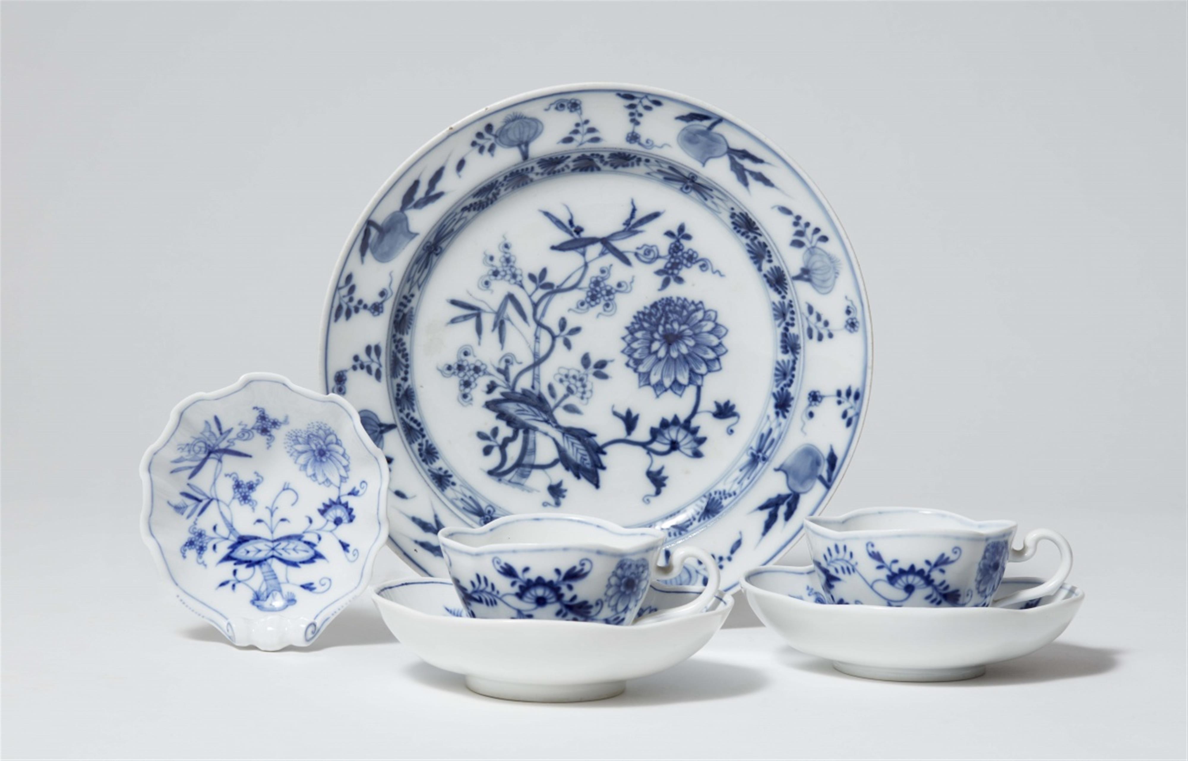 Six items of Meissen “onion pattern” porcelain - image-1