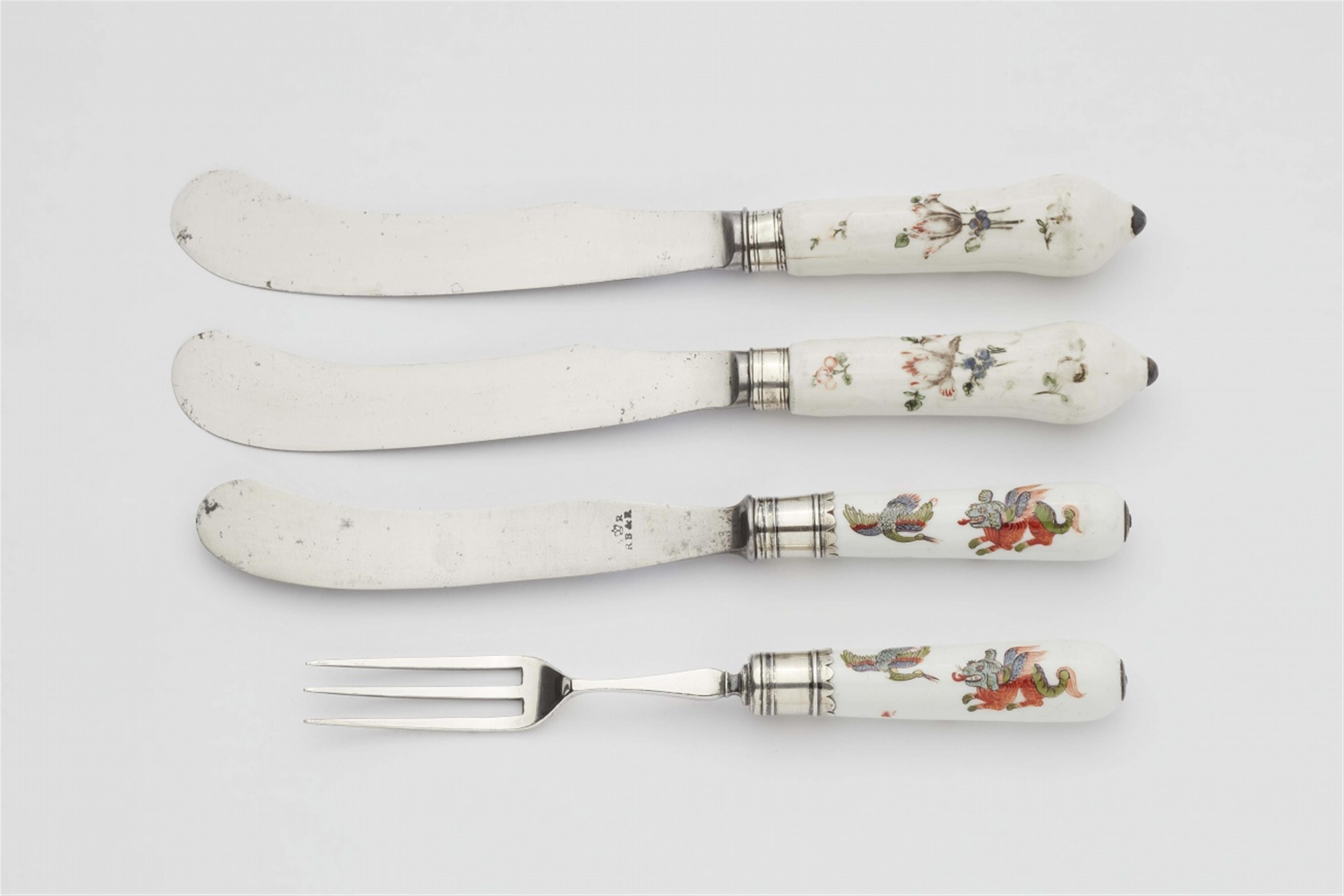 A Meissen porcelain knife and fork with Chi-lin motifs - image-1