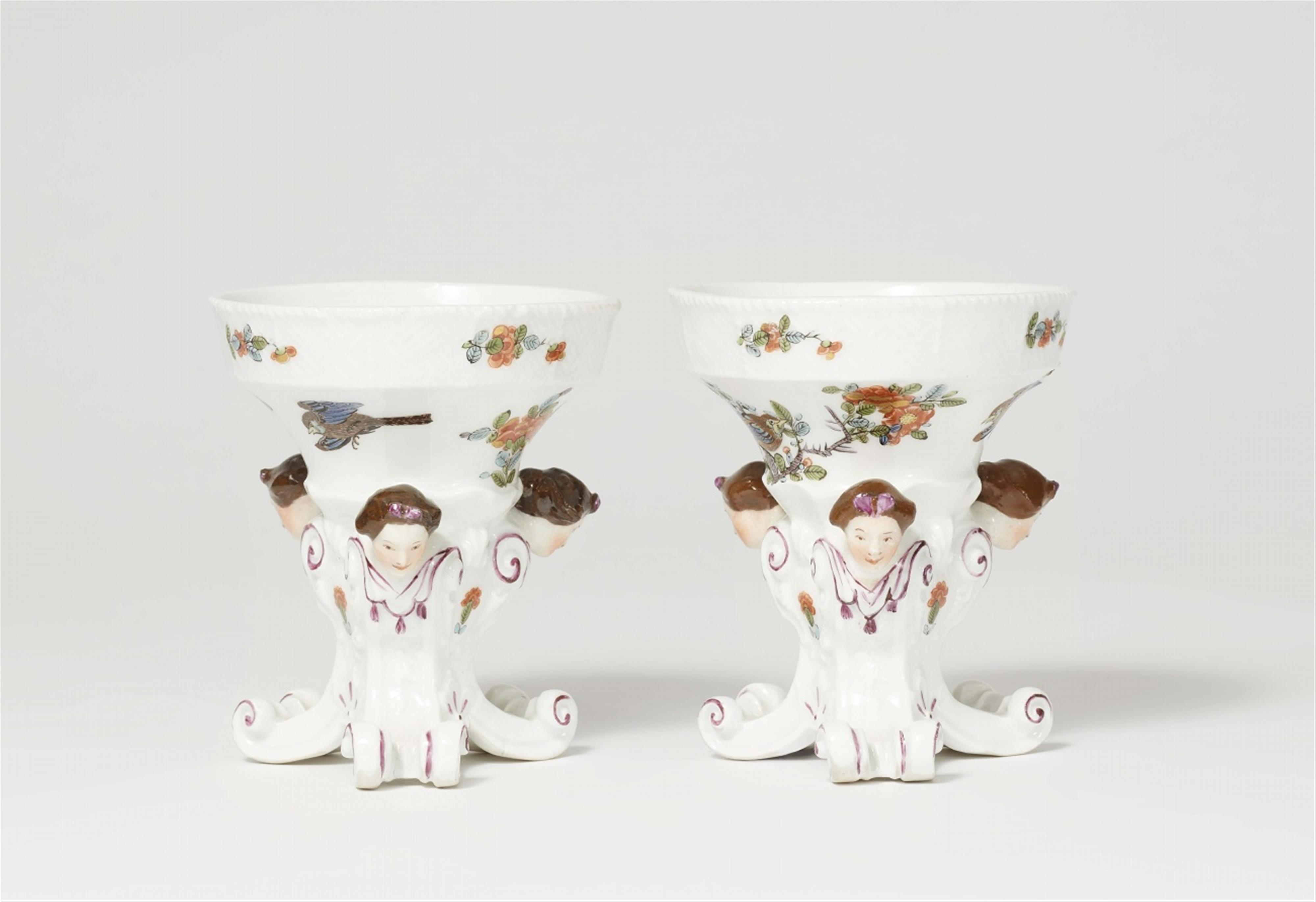 A pair of Meissen porcelain salts with famille verte decoration - image-1