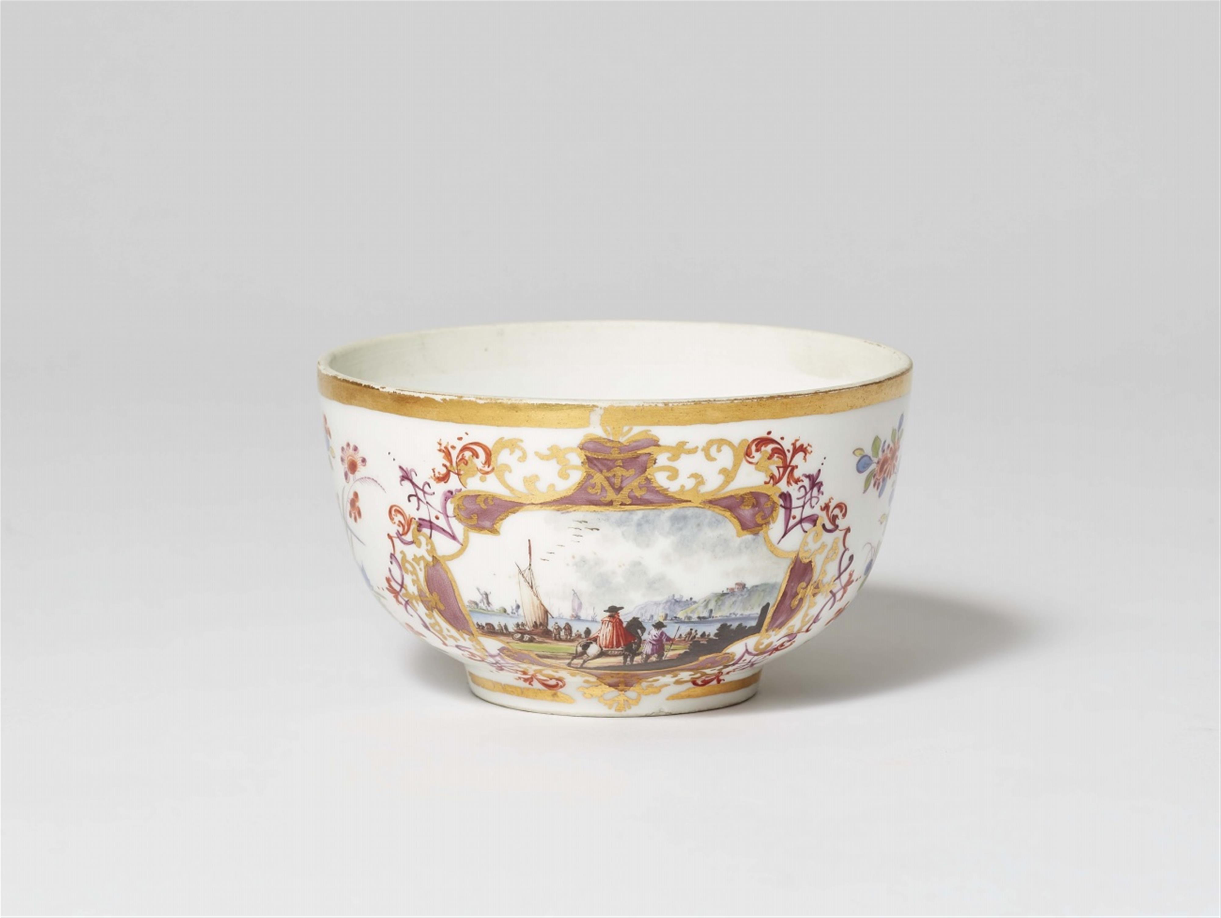 A Meissen porcelain box with merchant scenes - image-1