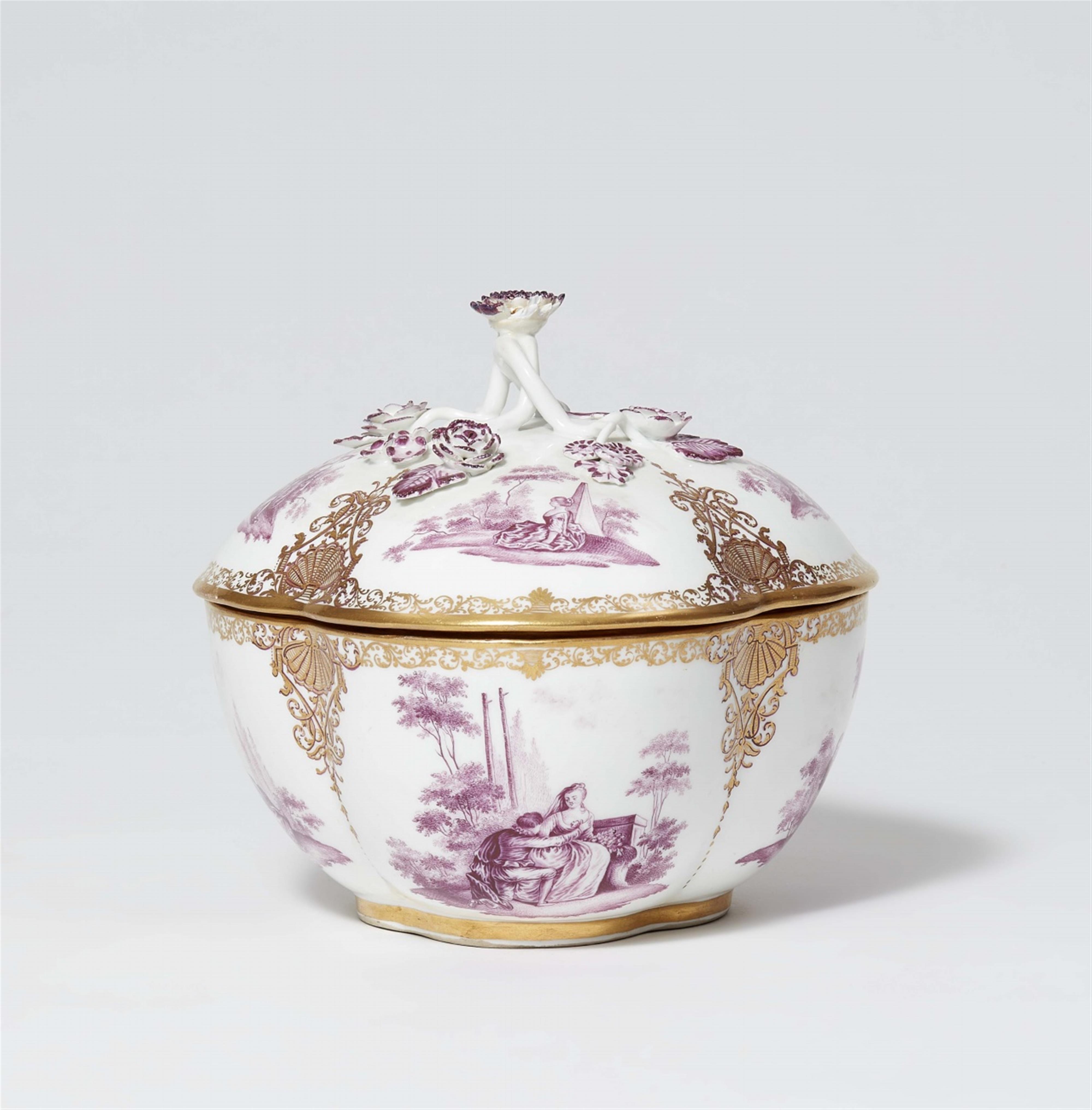 A Meissen porcelain ecuelle and stand with courtly garden scenes - image-4