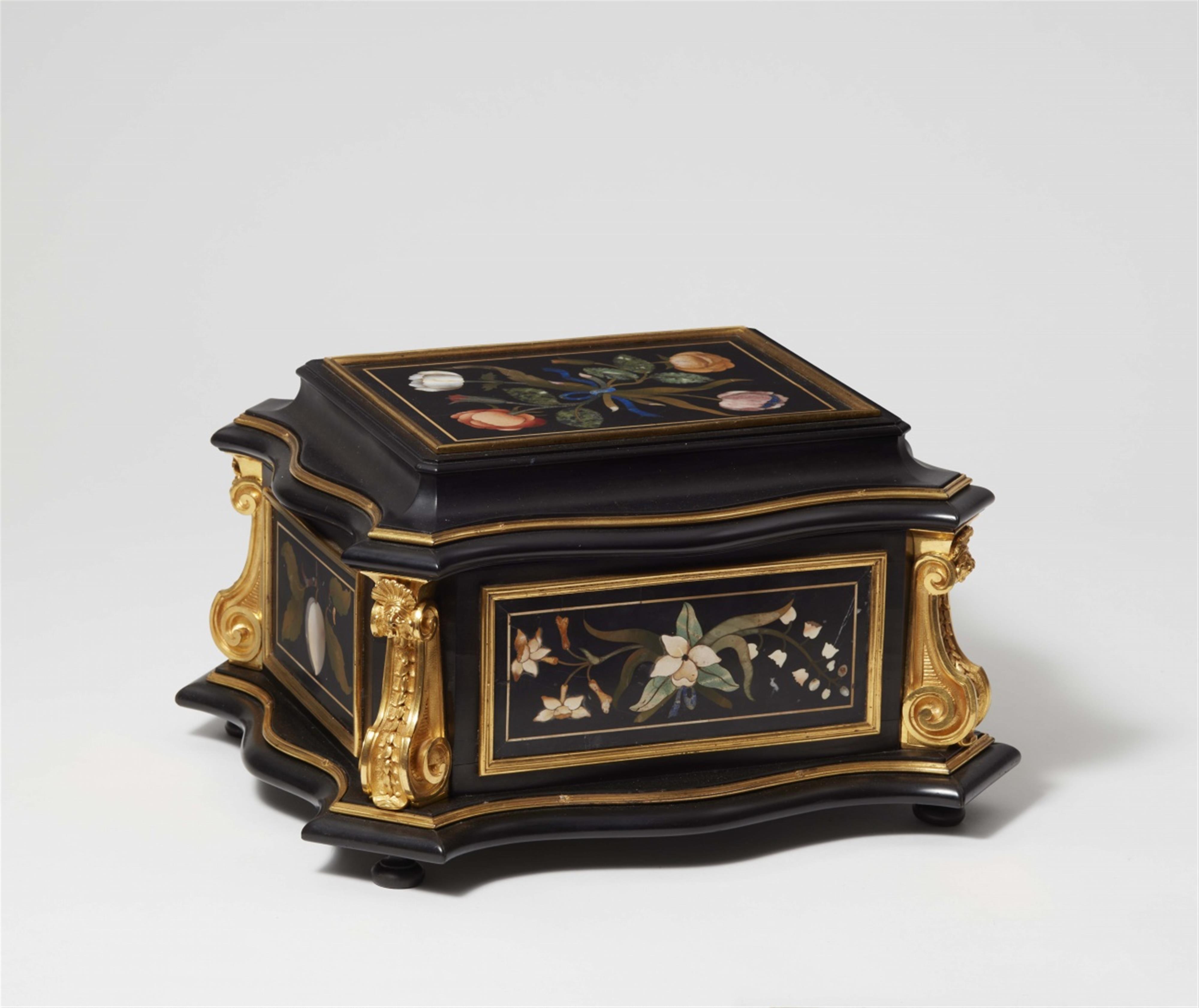 A Florentine Galleria dei Lavori pietre dure casket - image-1