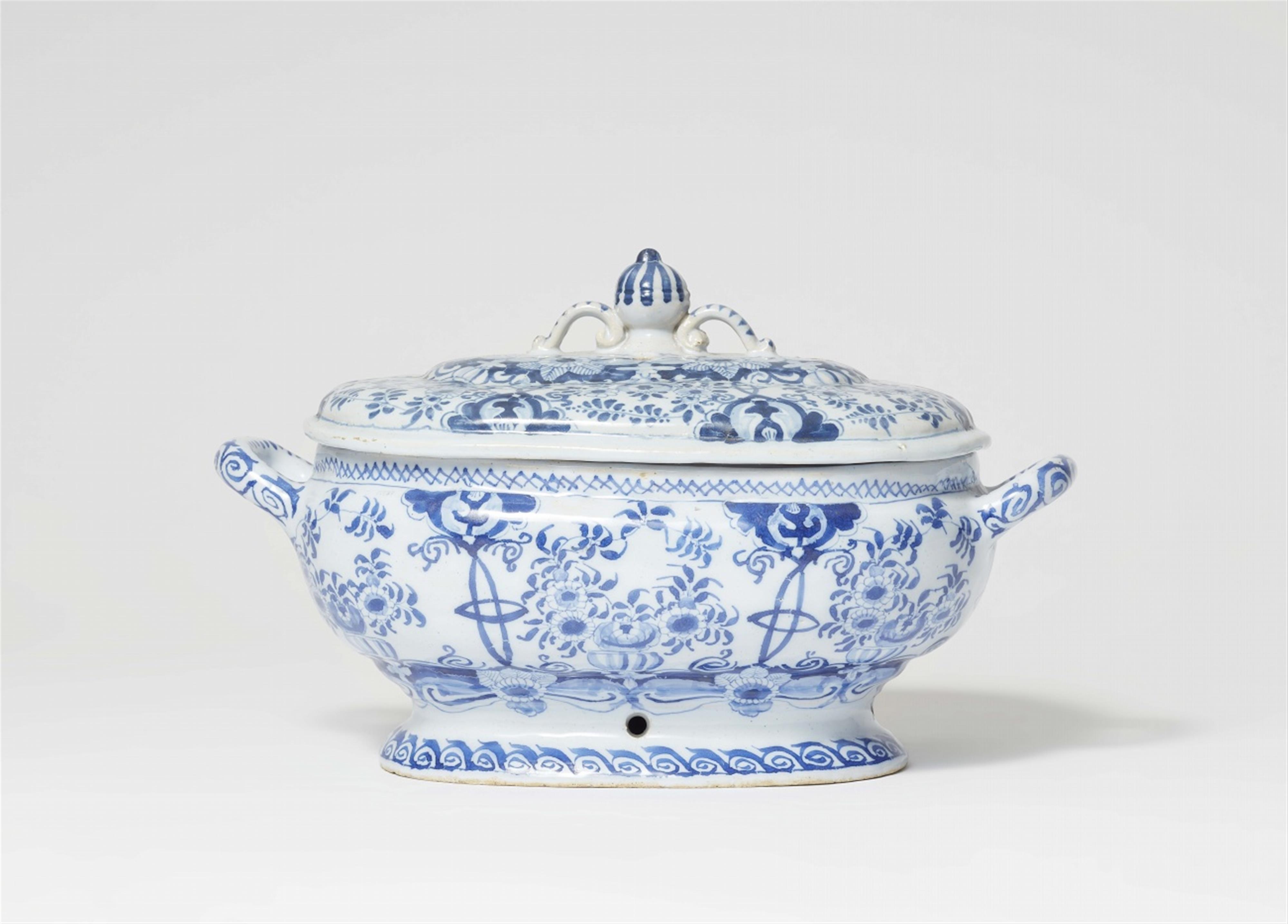 A faience tureen with Bontemps motifs - image-1
