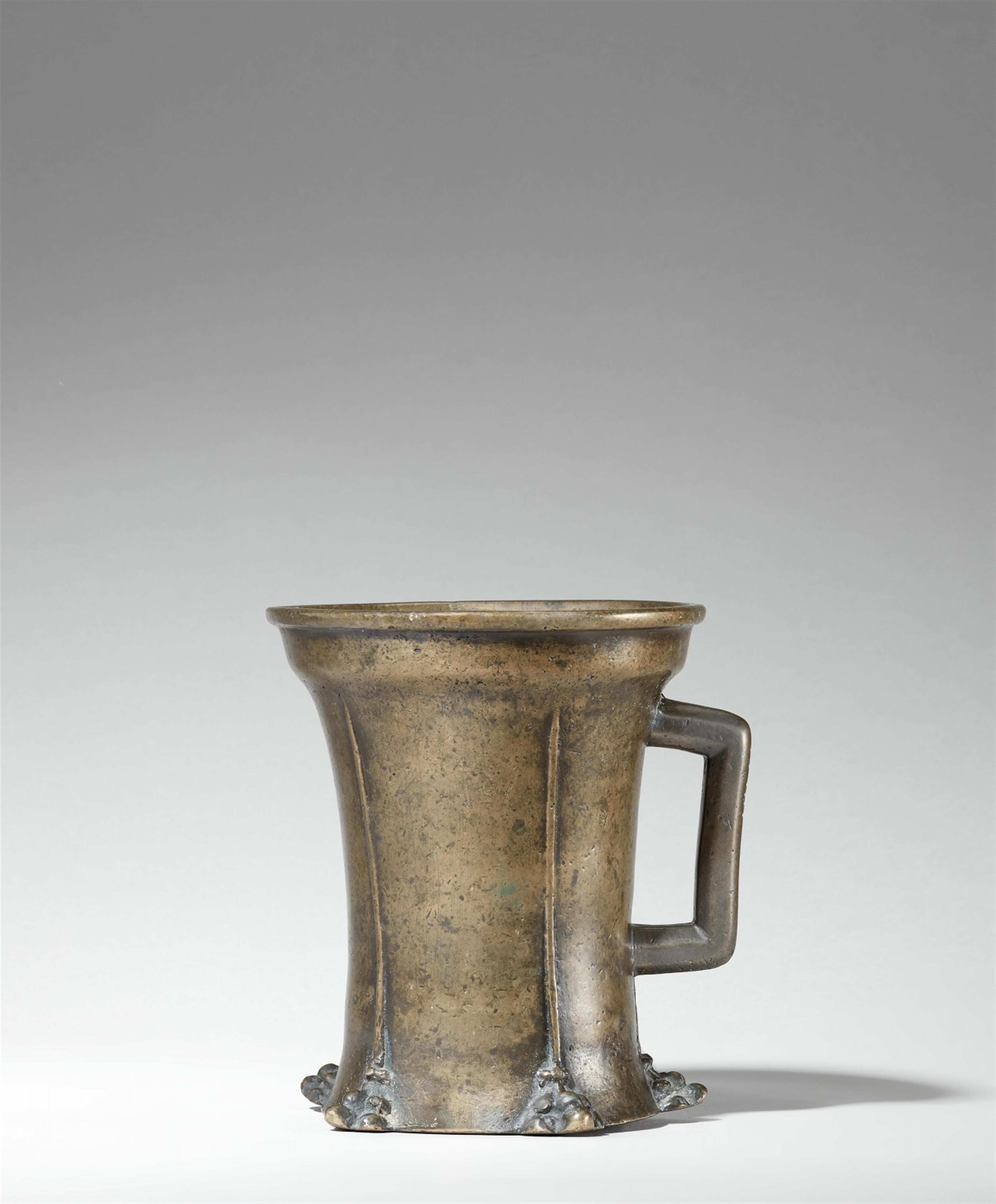 A Gothic single-handled mortar with lion's paw feet - image-1