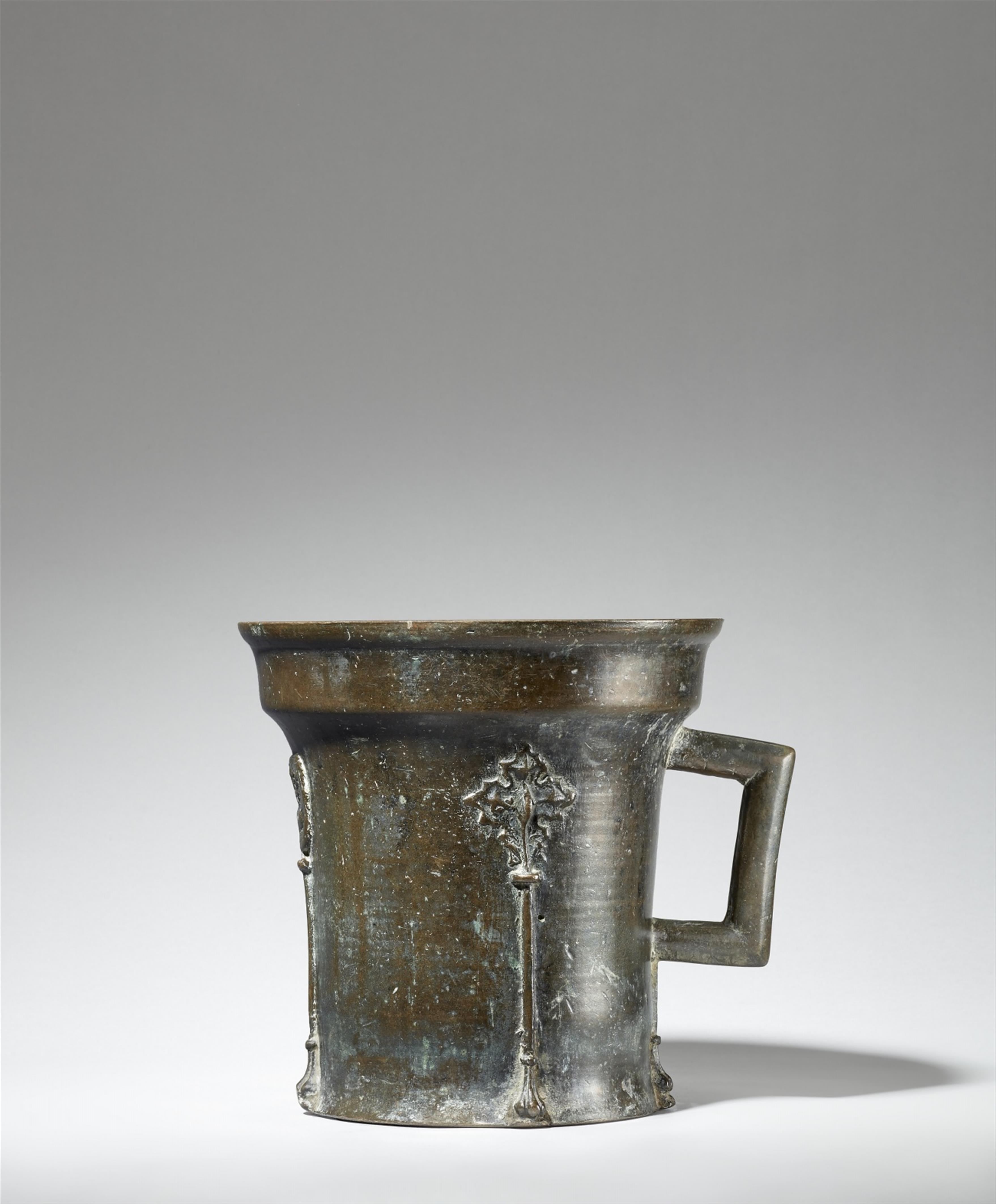 A large Nuremberg single-handled mortar with acanthus reliefs - image-1