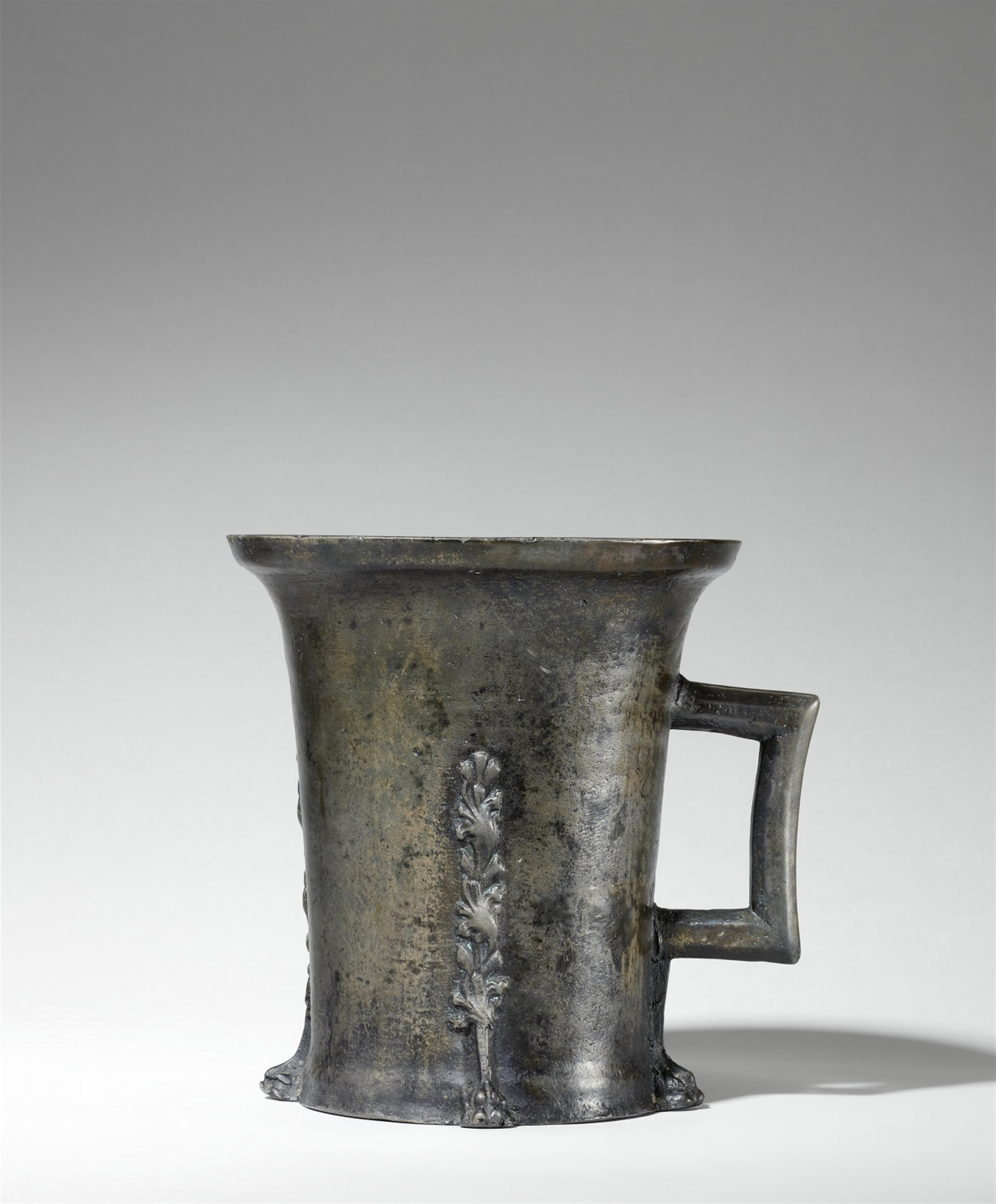 A magnificent South German single-handled mortar with tendril motifs - image-1