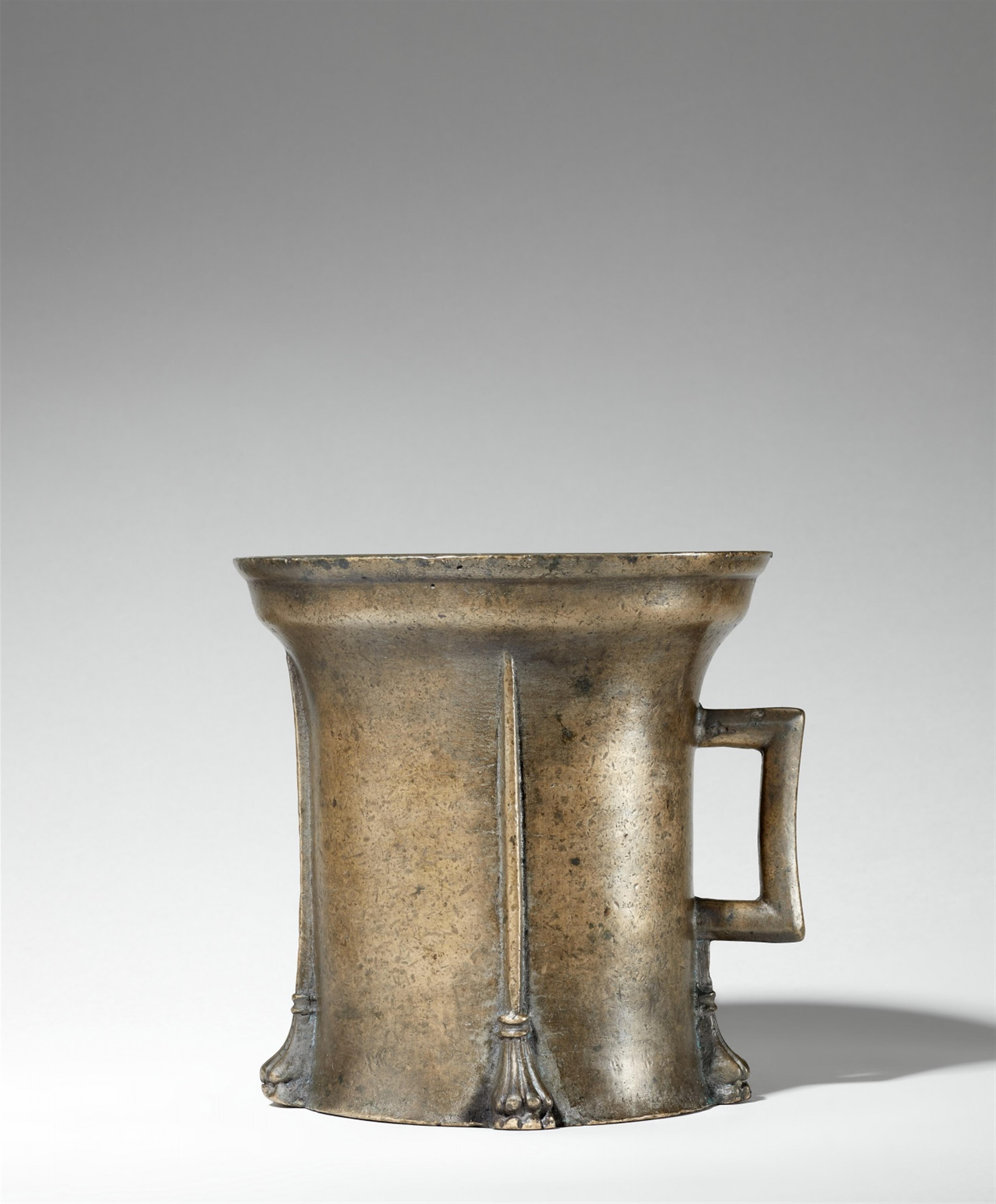 A magnificent Gothic single-handled mortar with lion's paw feet - image-1