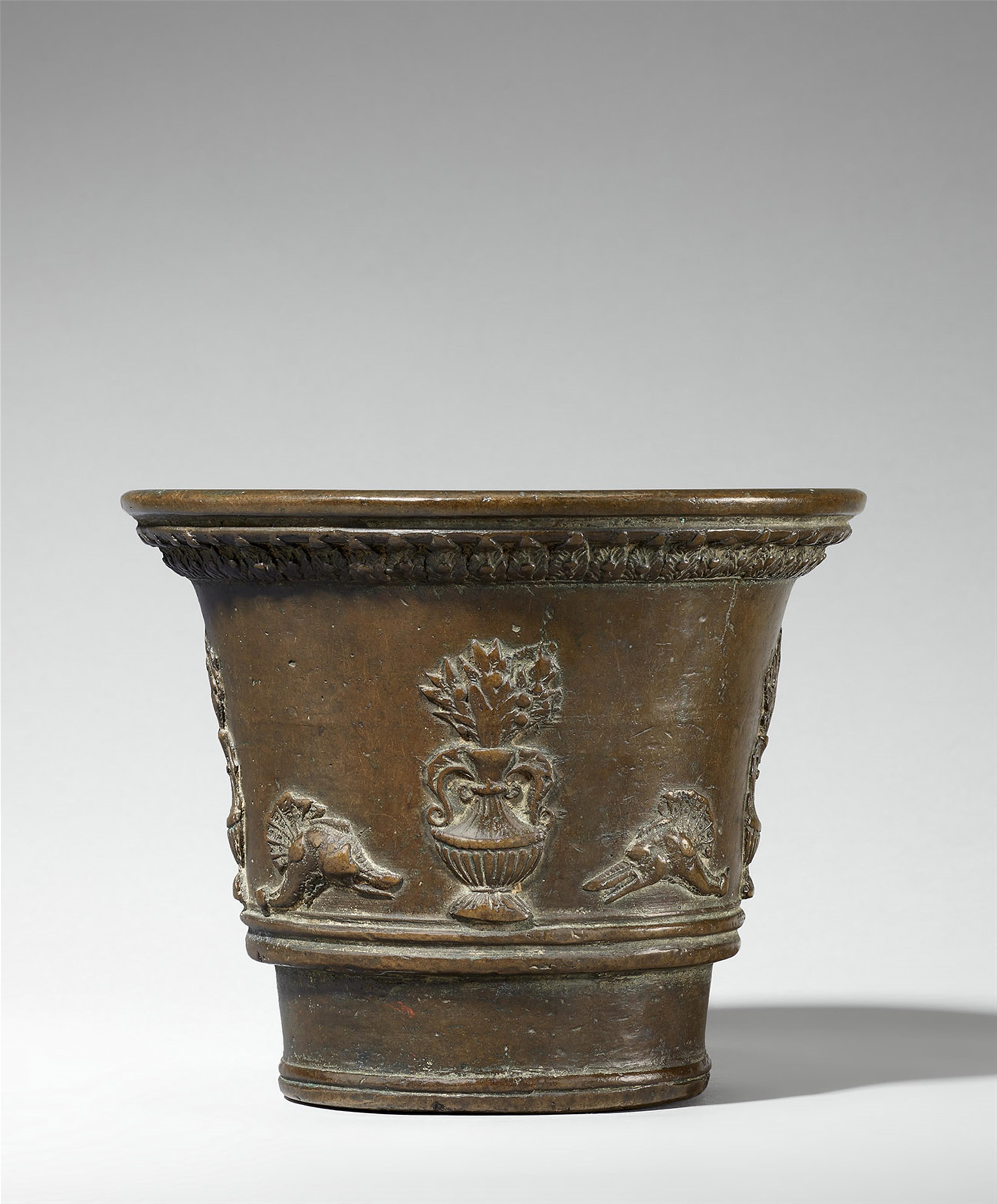 An Italian mortar with flower vase décor - image-2