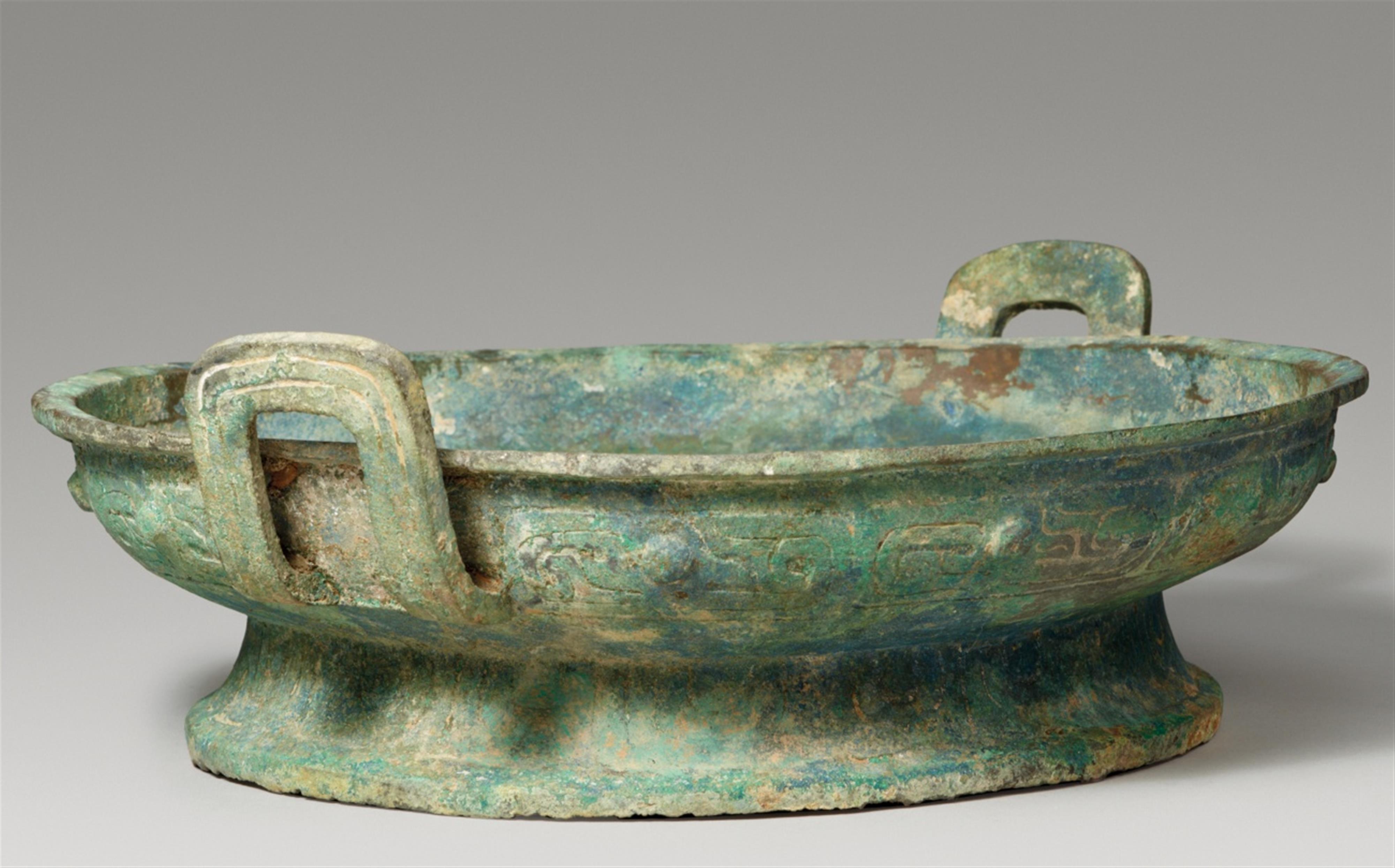 A bronze basin of pan type. Probably Shandong province. Early Eastern Zhou dynasty, 8th century BC - image-1