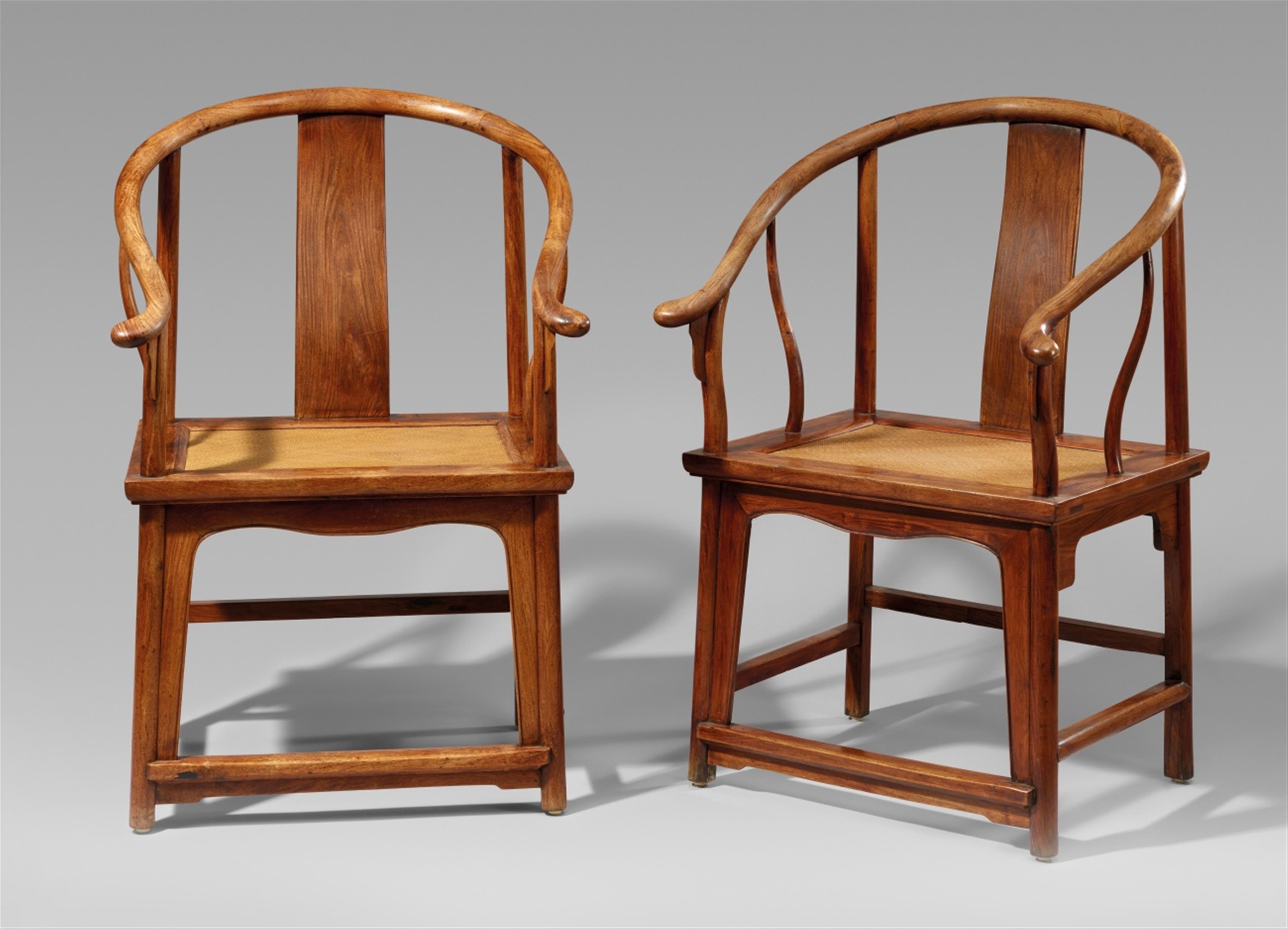 A pair of huanghuali wood horse shoe back chairs. 18th/19th century - image-1