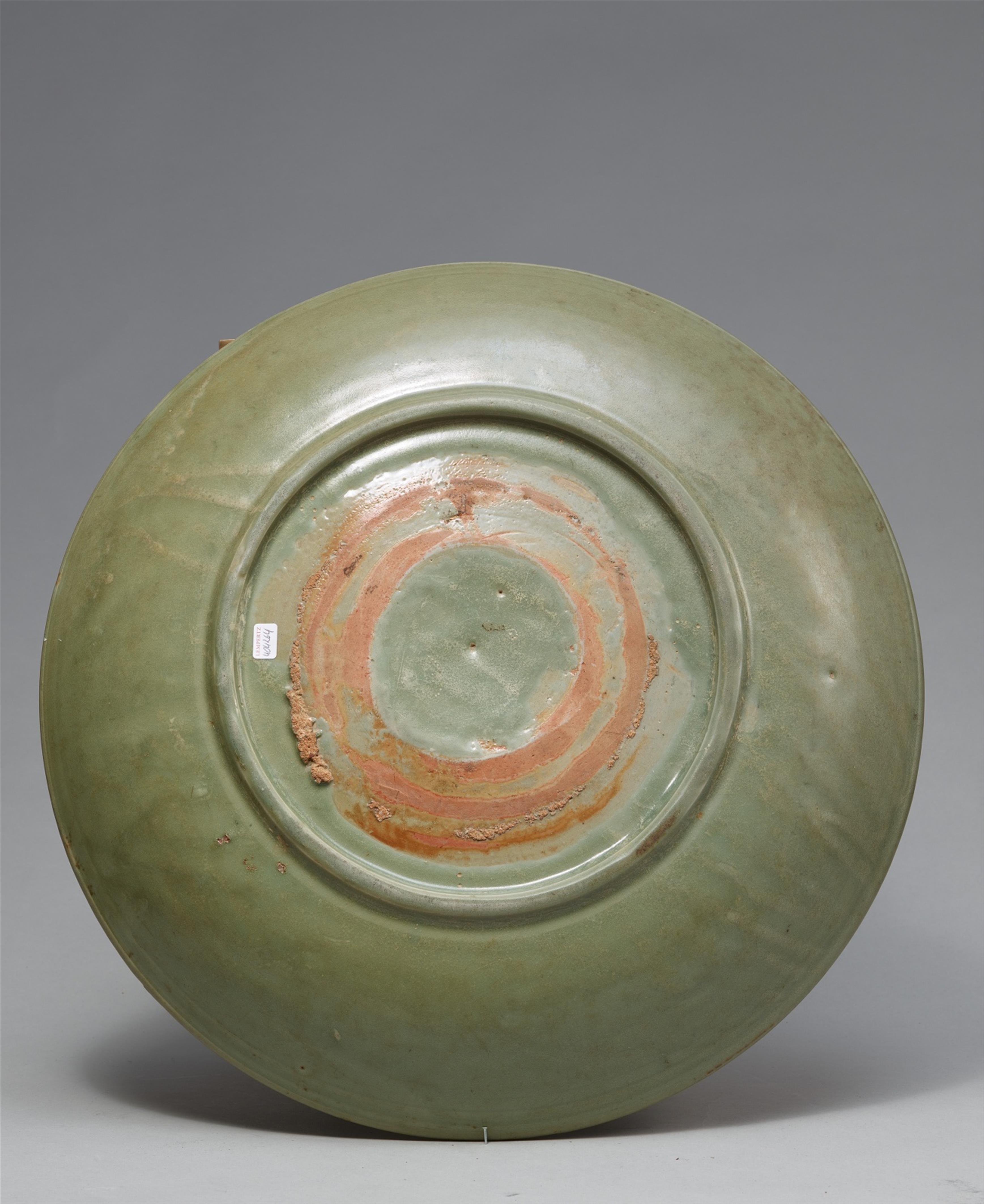 A large Longquan celadon charger. 15th century - image-2