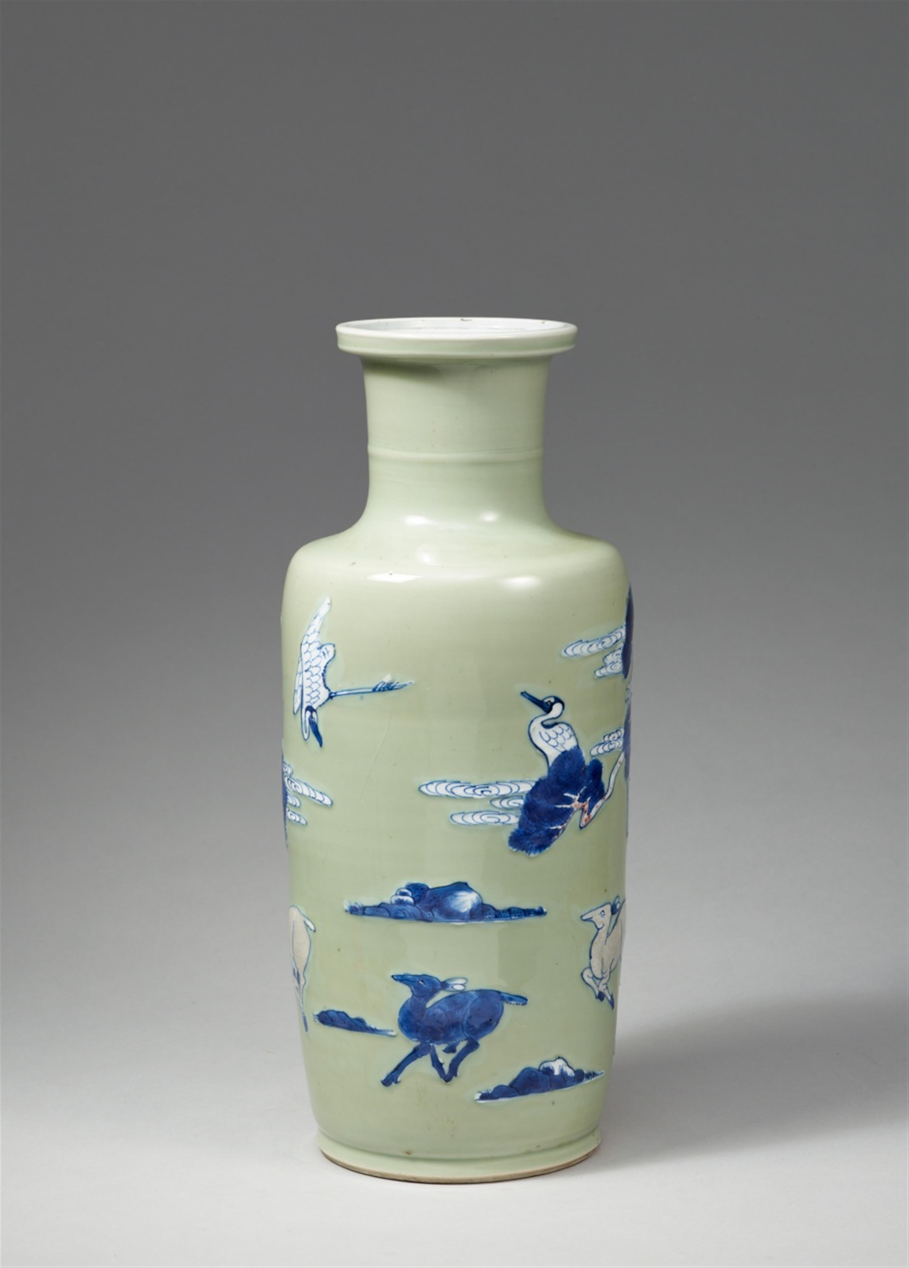 A blue and white, underglaze copper-red and white-slip-decorated celadon-ground rouleau vase. Kangxi period (1662-1722) - image-3