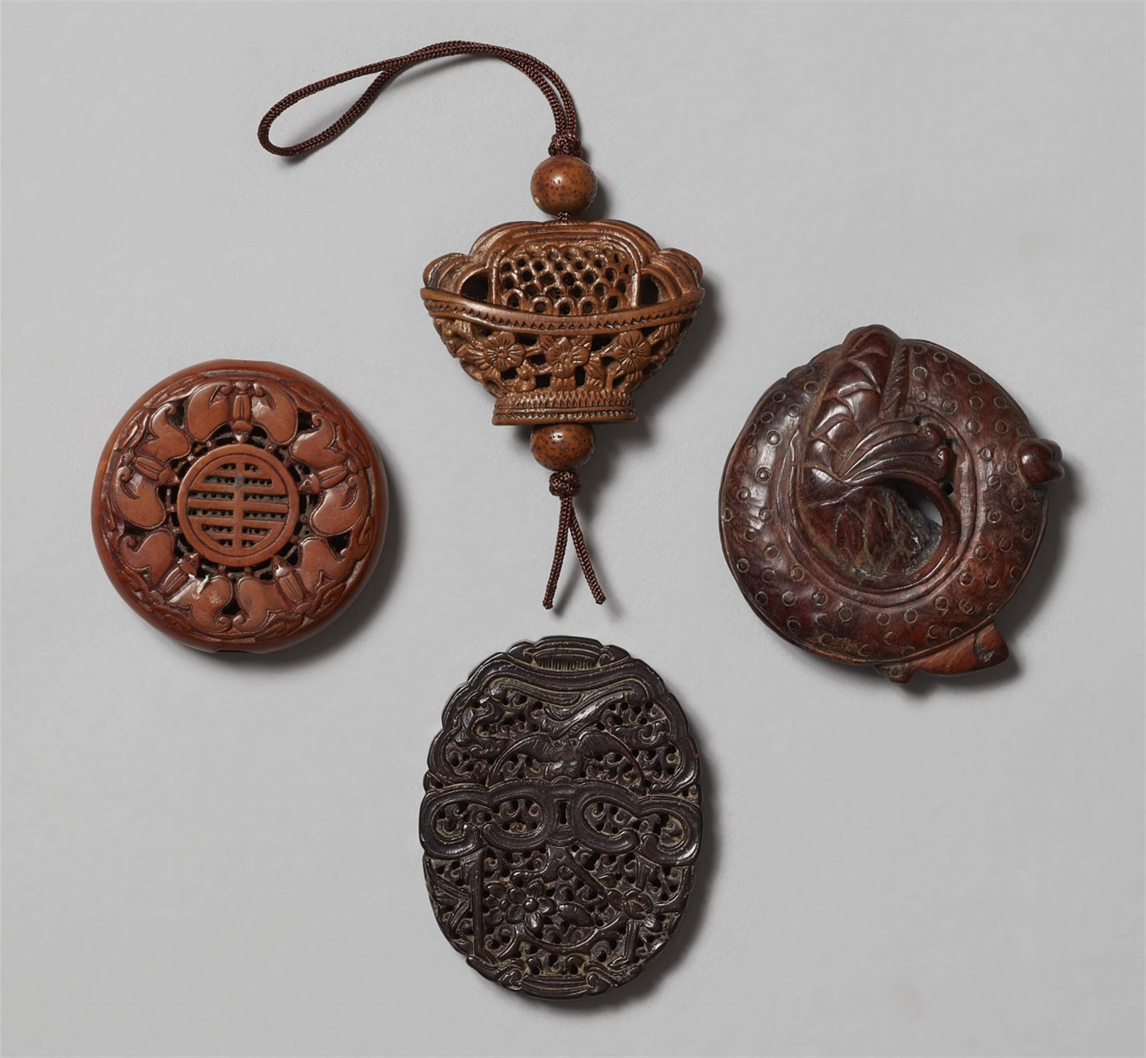 Fifteen wood toggles. Qing dynasty, 18th/19th century - image-2