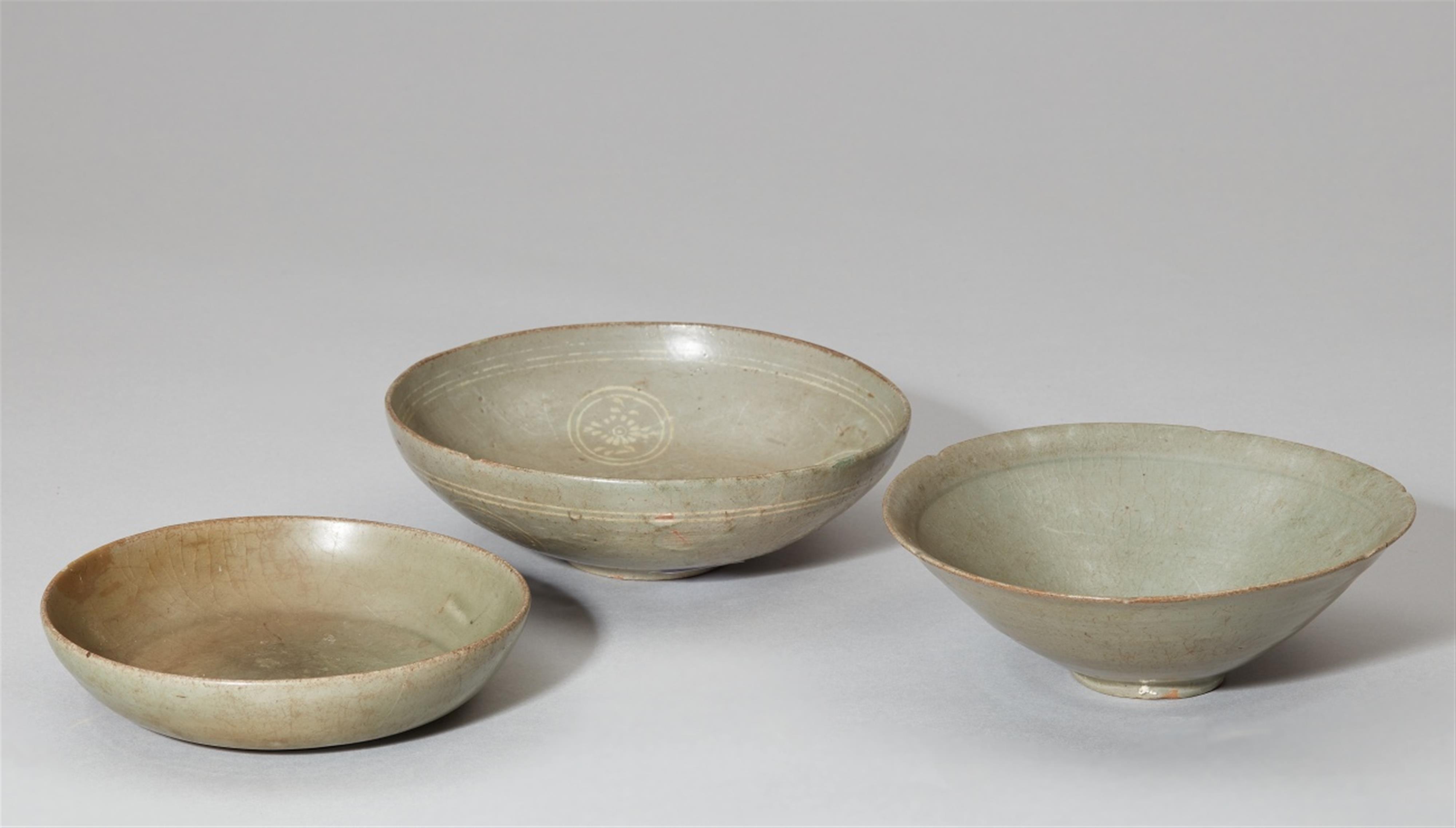 Three Korean celadon bowls. Goryeo dynasty, 12th/13th century - image-1