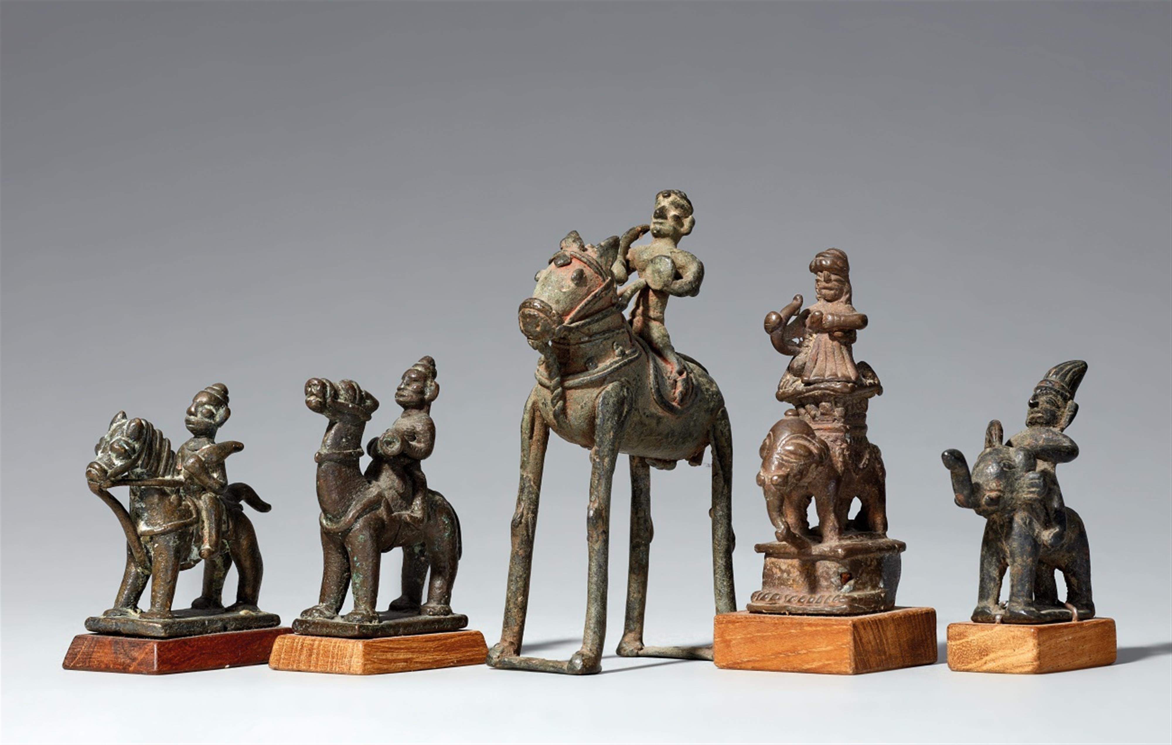 Five small Aurangabad and Karnataka copper alloy figures of riders. Central and Southern India. 18th/19th century - image-1