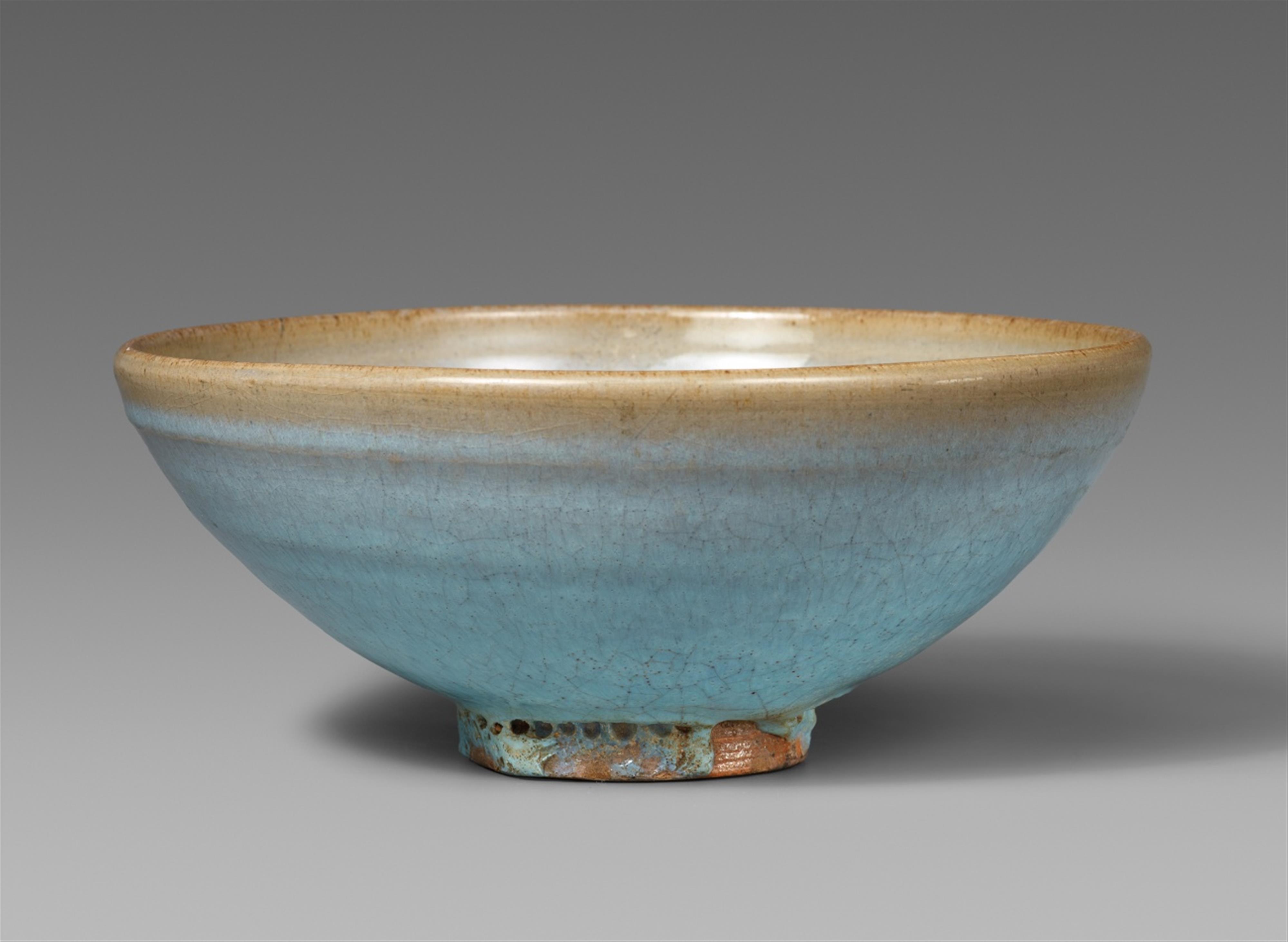 A Junyao blue-glazed bowl. Yuan Dynasty (1279-1368) - image-2