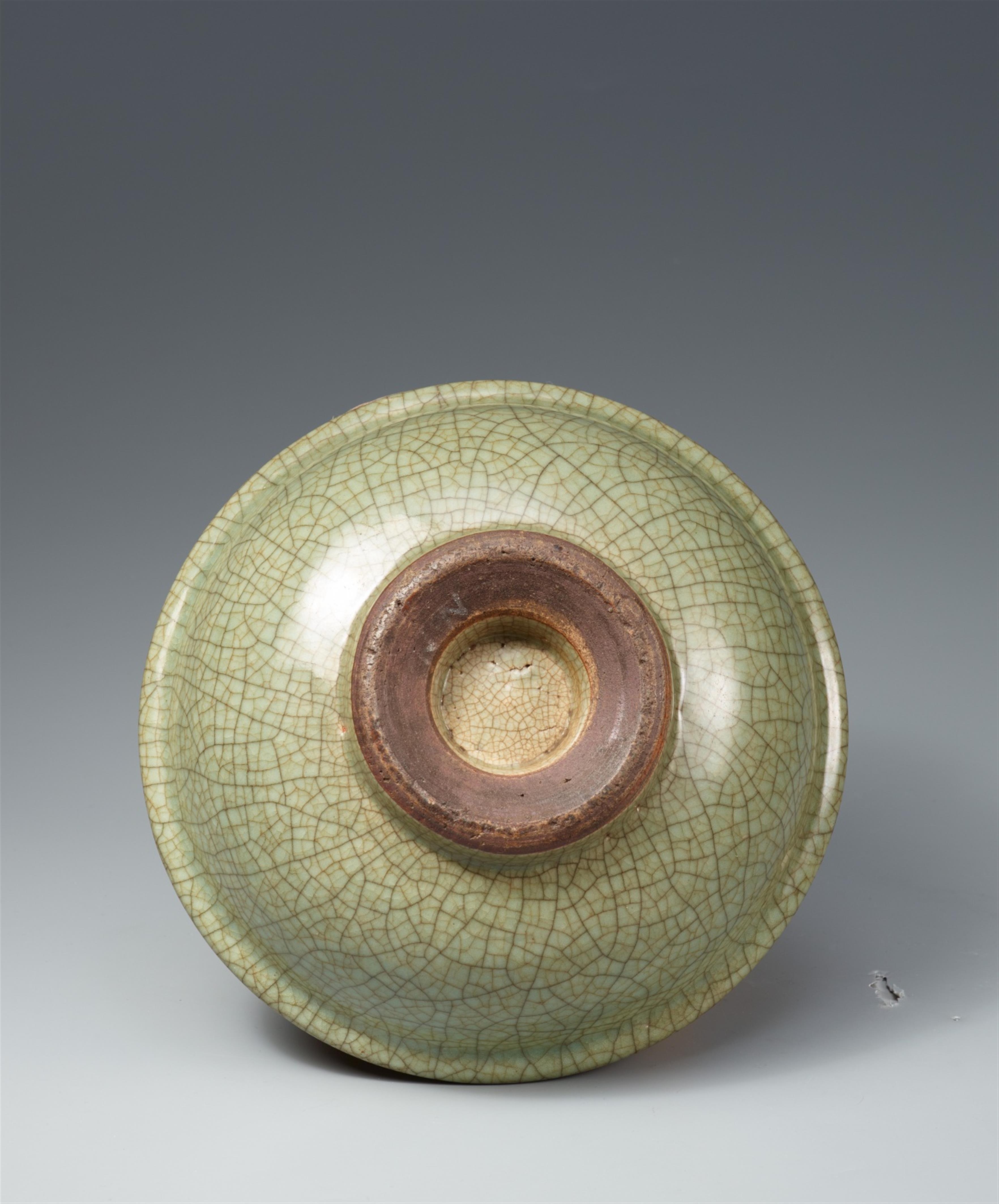 A celadon-glazed bowl. 17th century - image-2