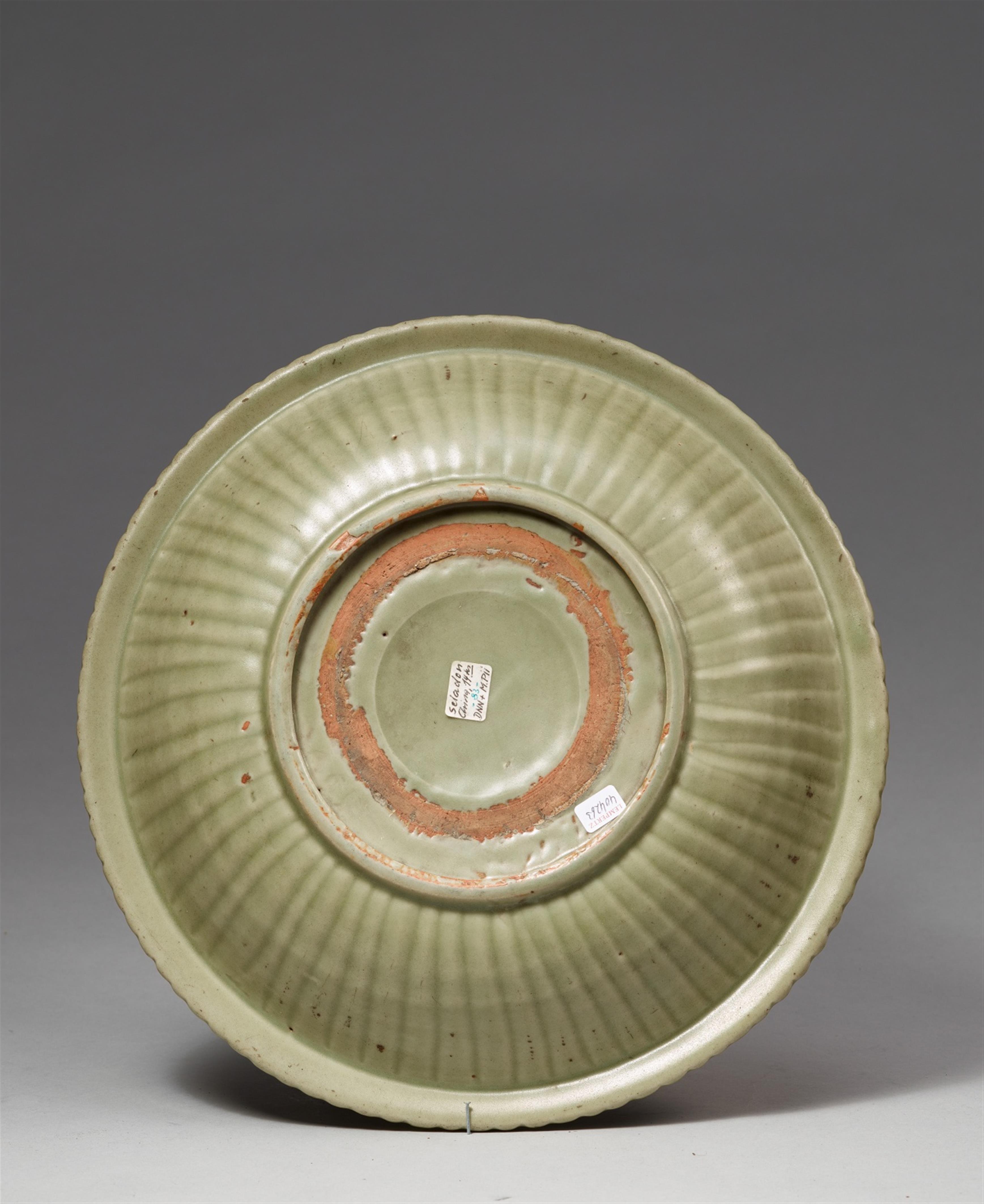 A Longquan celadon charger. 14th/15th century - image-2