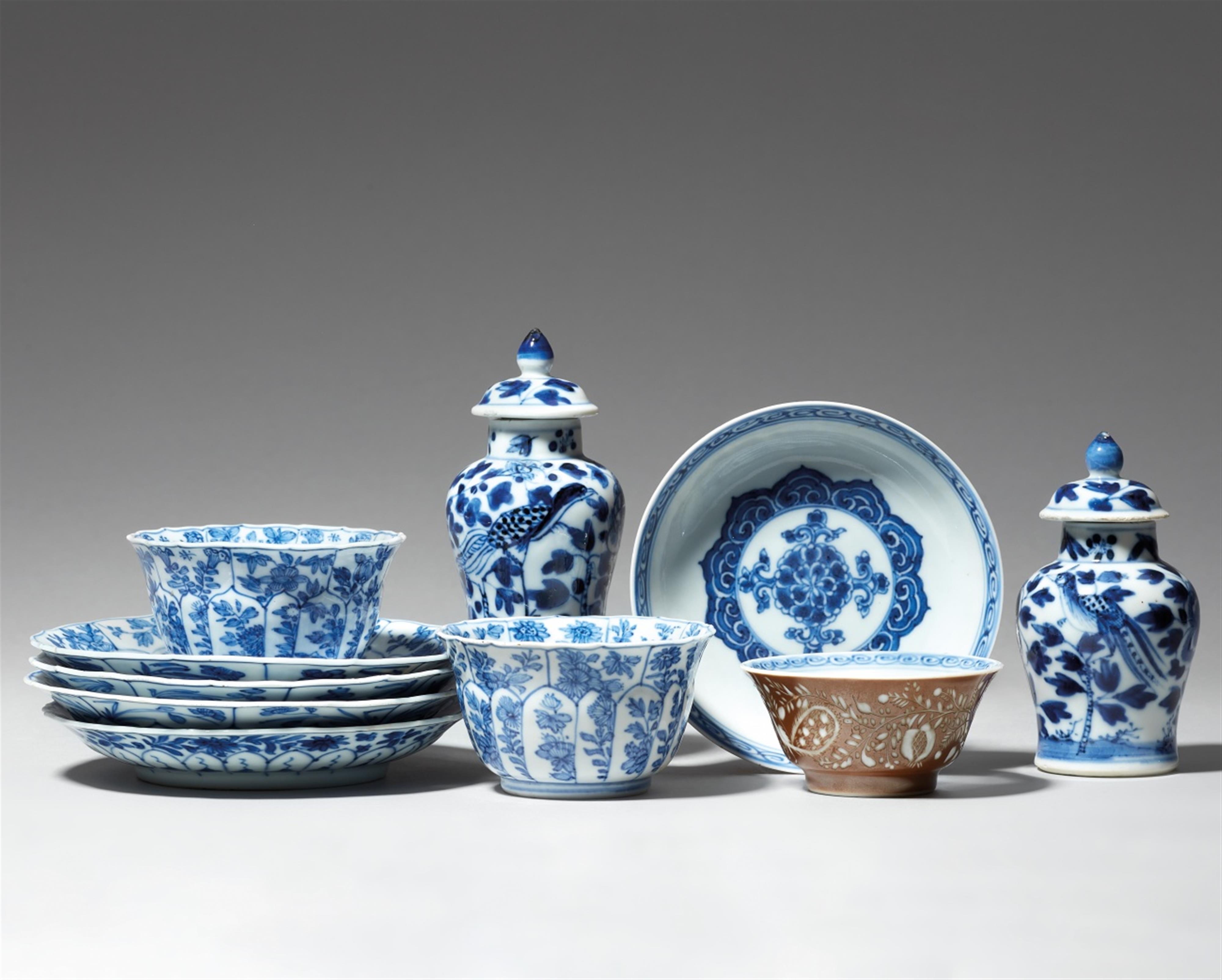 A varied group of blue and white wares. Kangxi period (1662-1722) - image-1