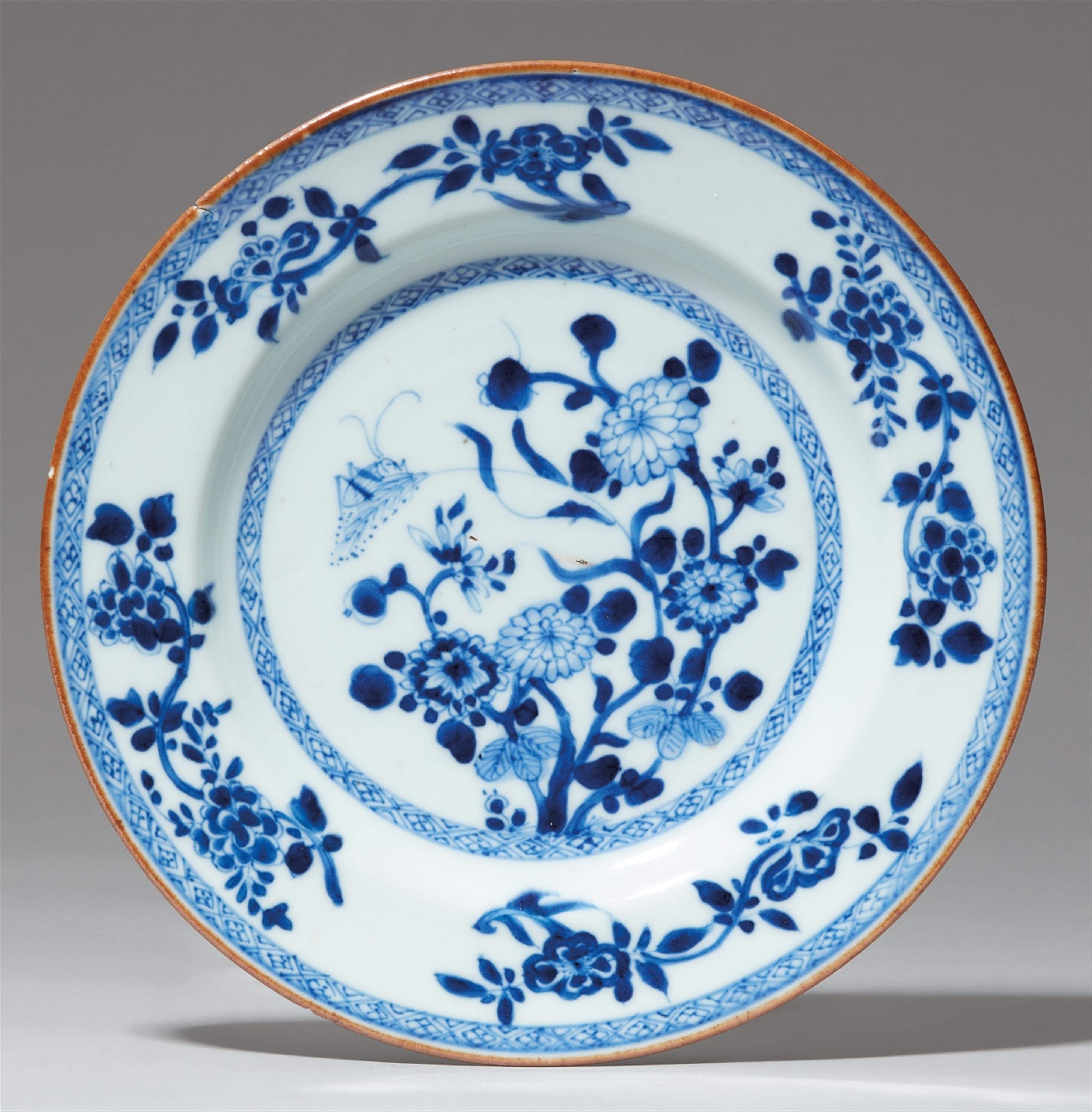 Blau-weißer Teller. Kangxi-Periode (1662-1722) - image-1