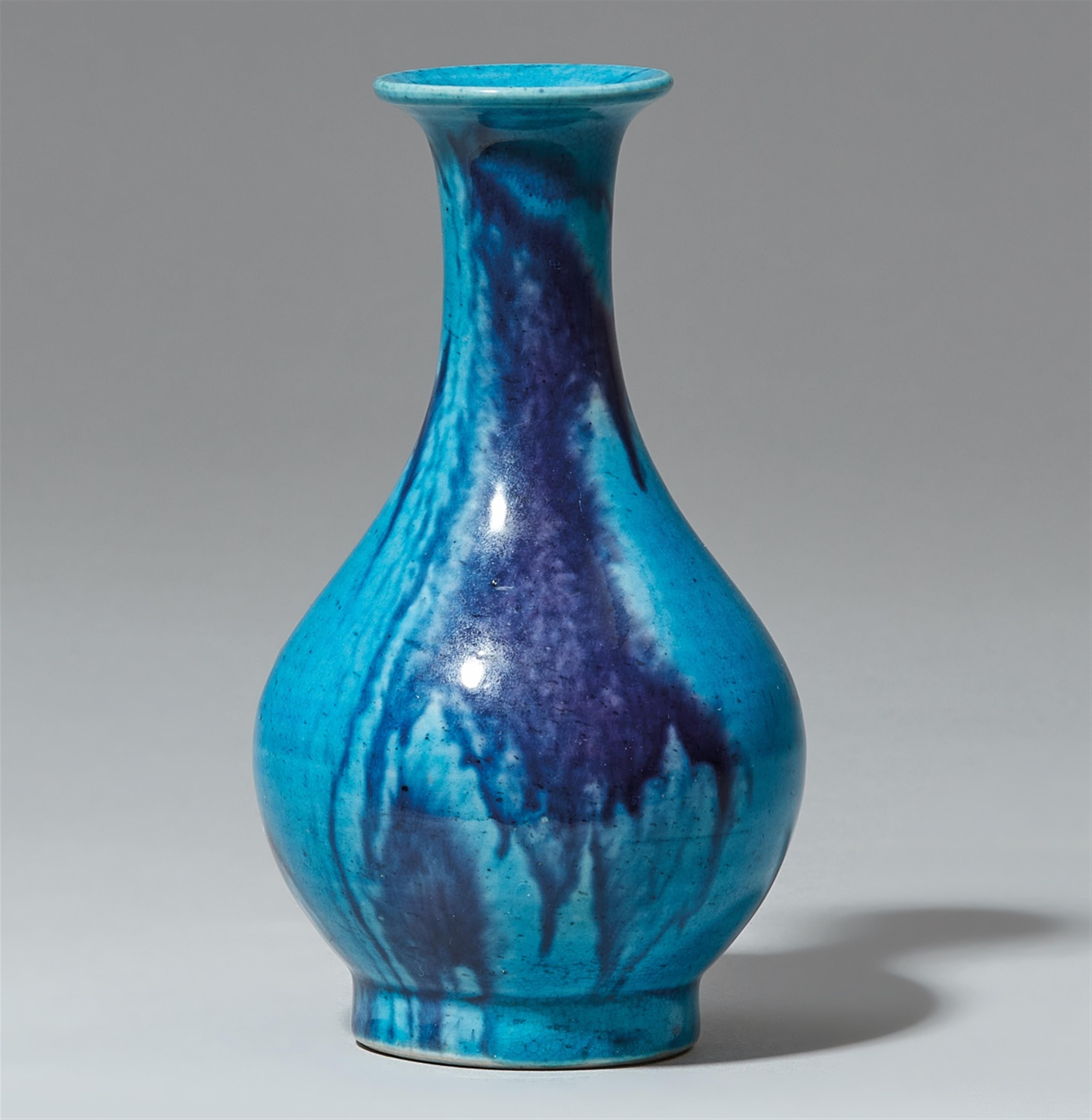 A turquoise and aubergine-glazed email sur biscuit bottle vase. Kangxi period (1662-1722) - image-1