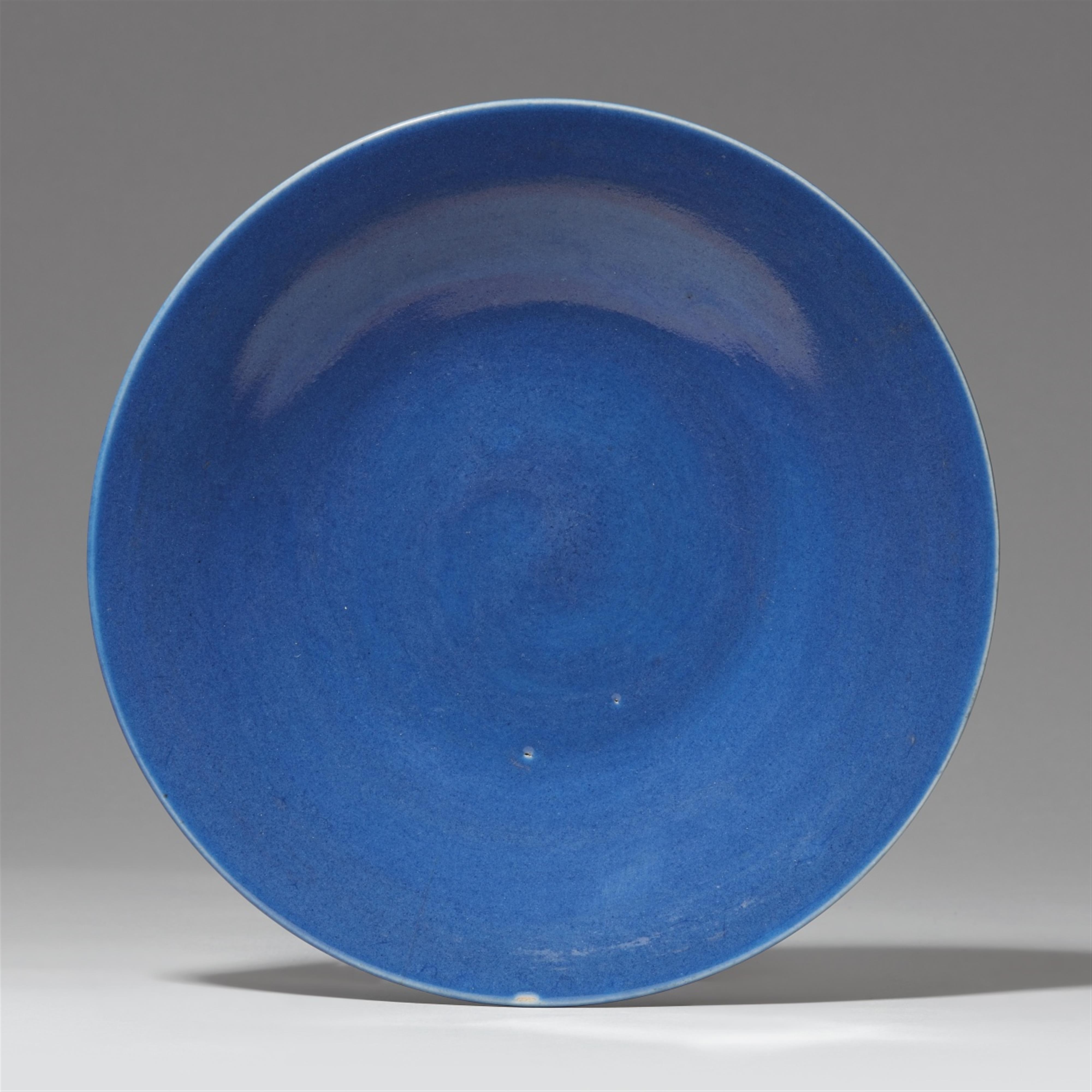 A blue glazed dish. 18th/19th century - image-1