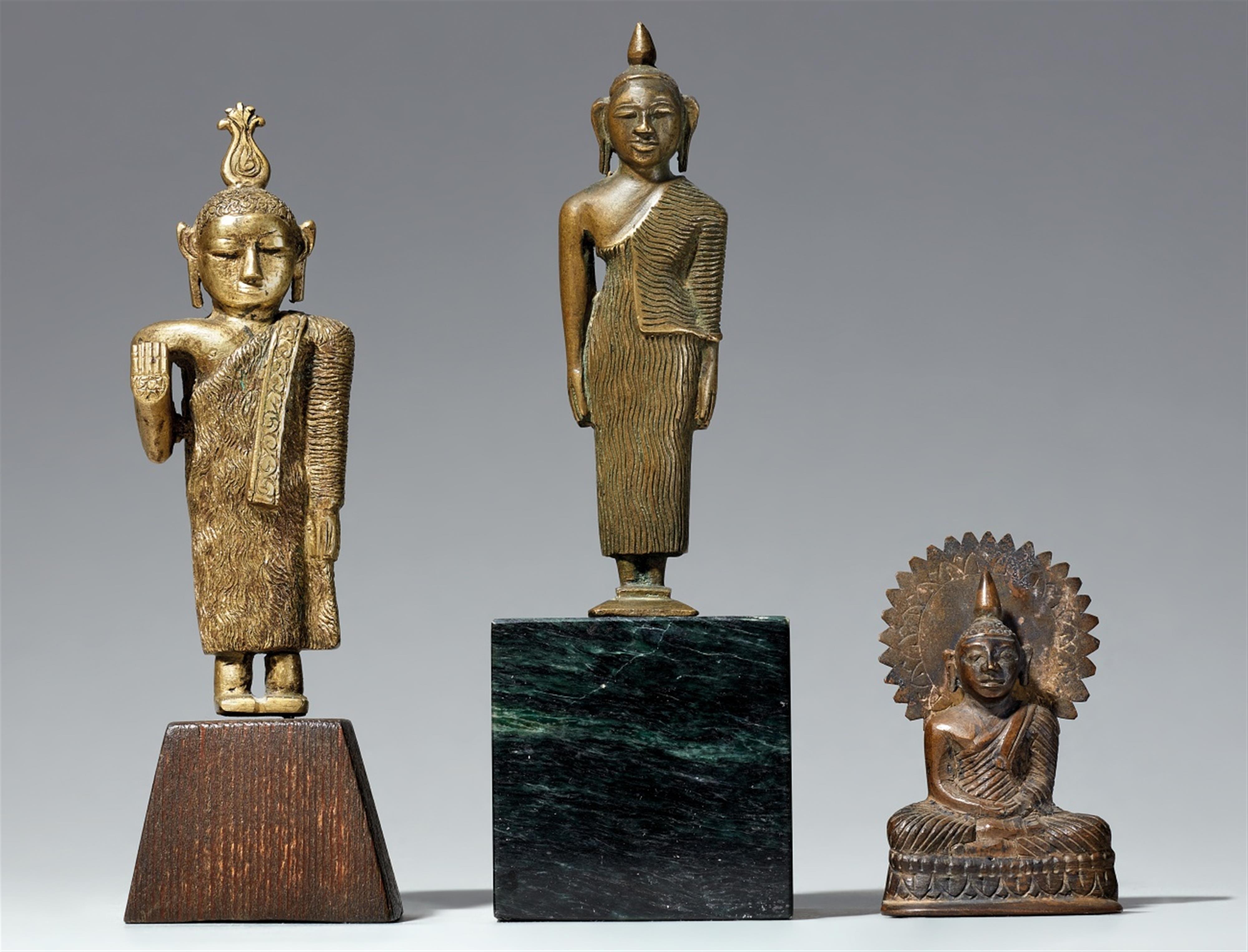 Drei kleine Buddha-Figuren. Gelbmetall. Sri Lanka,19./20. Jh. - image-1