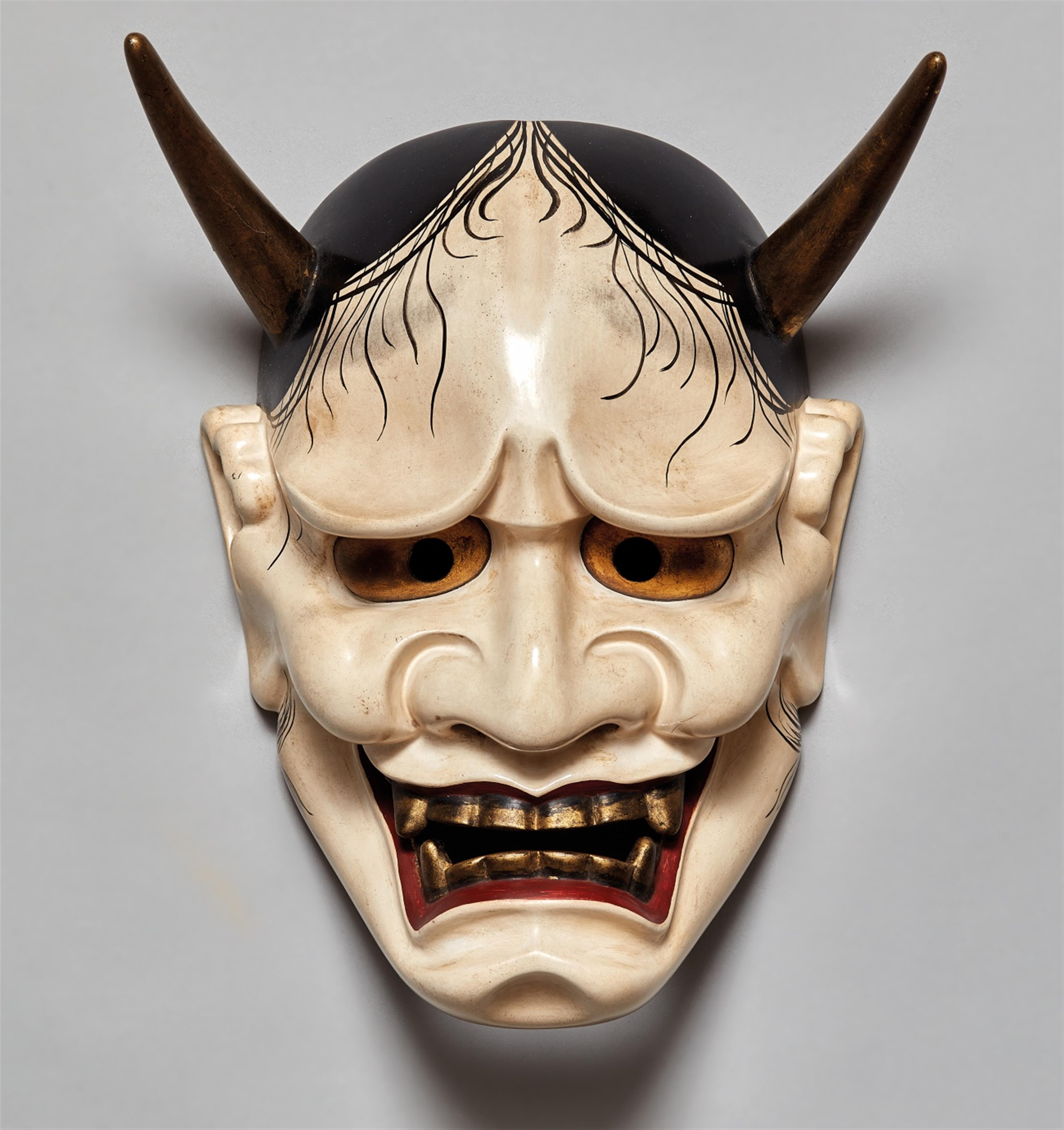 A polychromed wood no mask of a female demon. 20th century - image-1